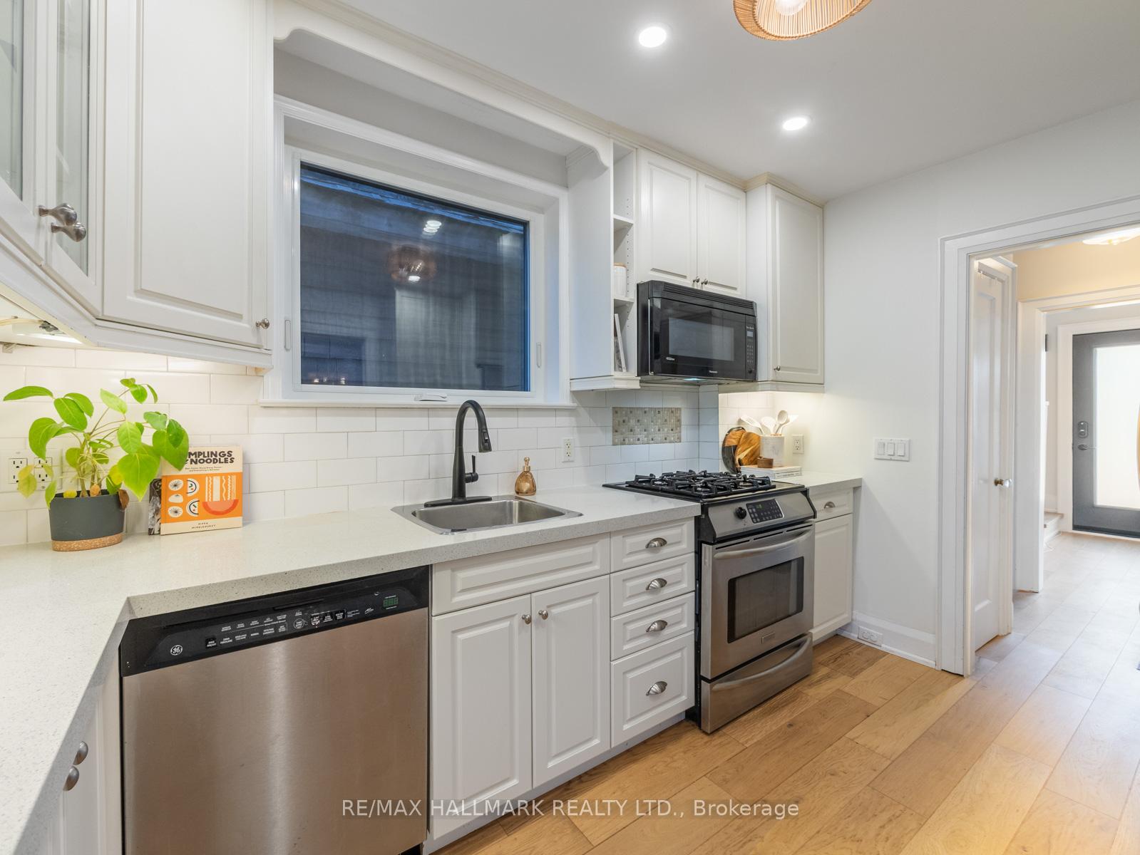 Photo 55 of 54 Avonlea Boulevard, Toronto, Crescent Town — HOMEH