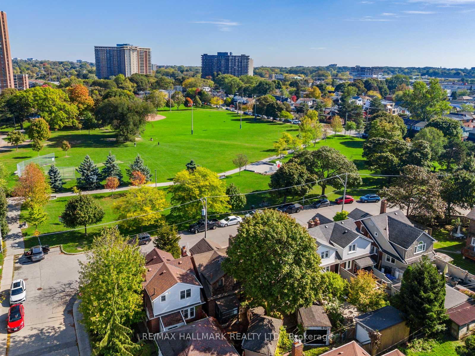 Photo 80 of 54 Avonlea Boulevard, Toronto, Crescent Town — HOMEH