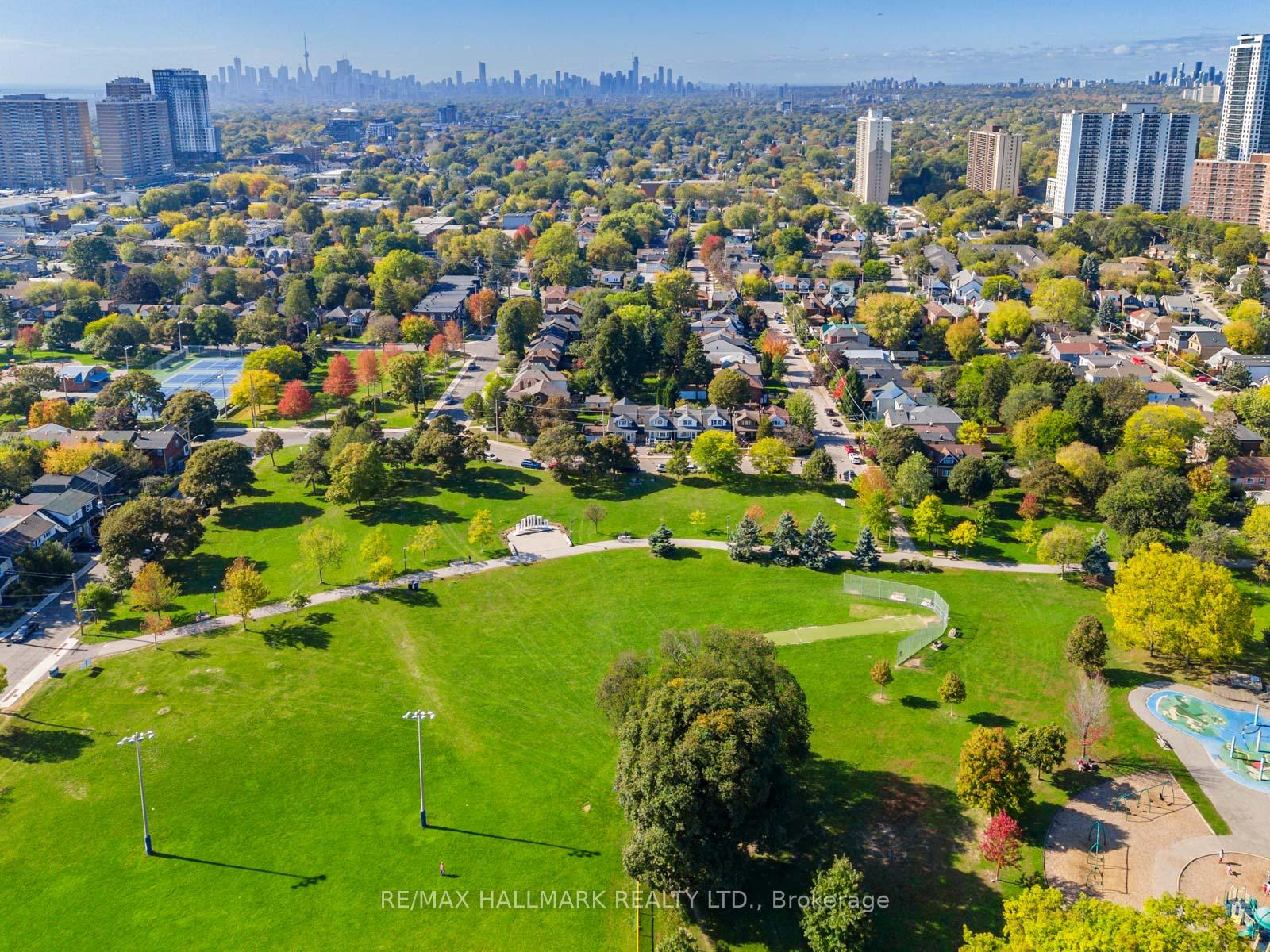 Photo 82 of 54 Avonlea Boulevard, Toronto, Crescent Town — HOMEH