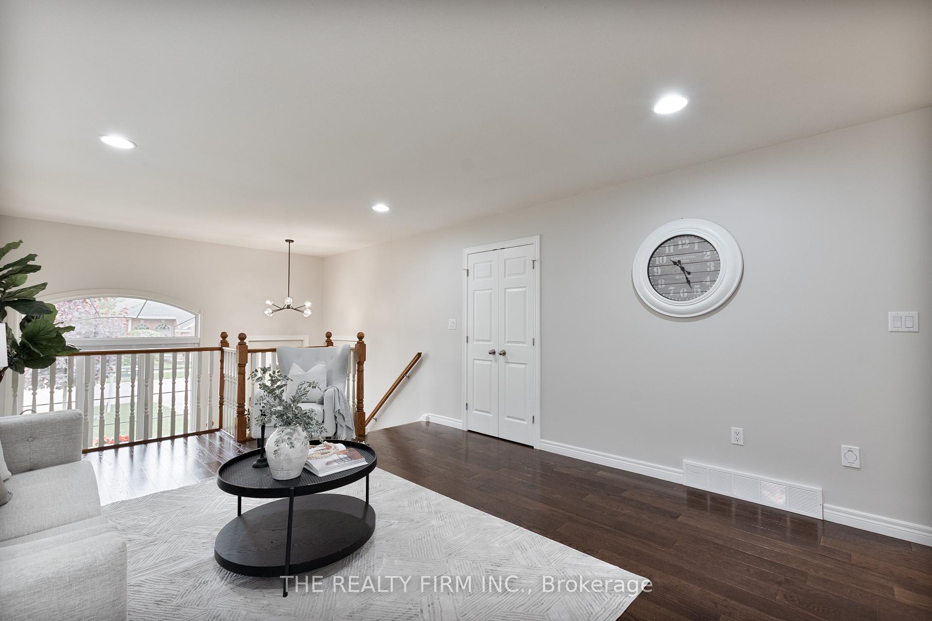 Photo 5 of 73 Bridle Path, Strathroy-Caradoc, SW — HOMEH