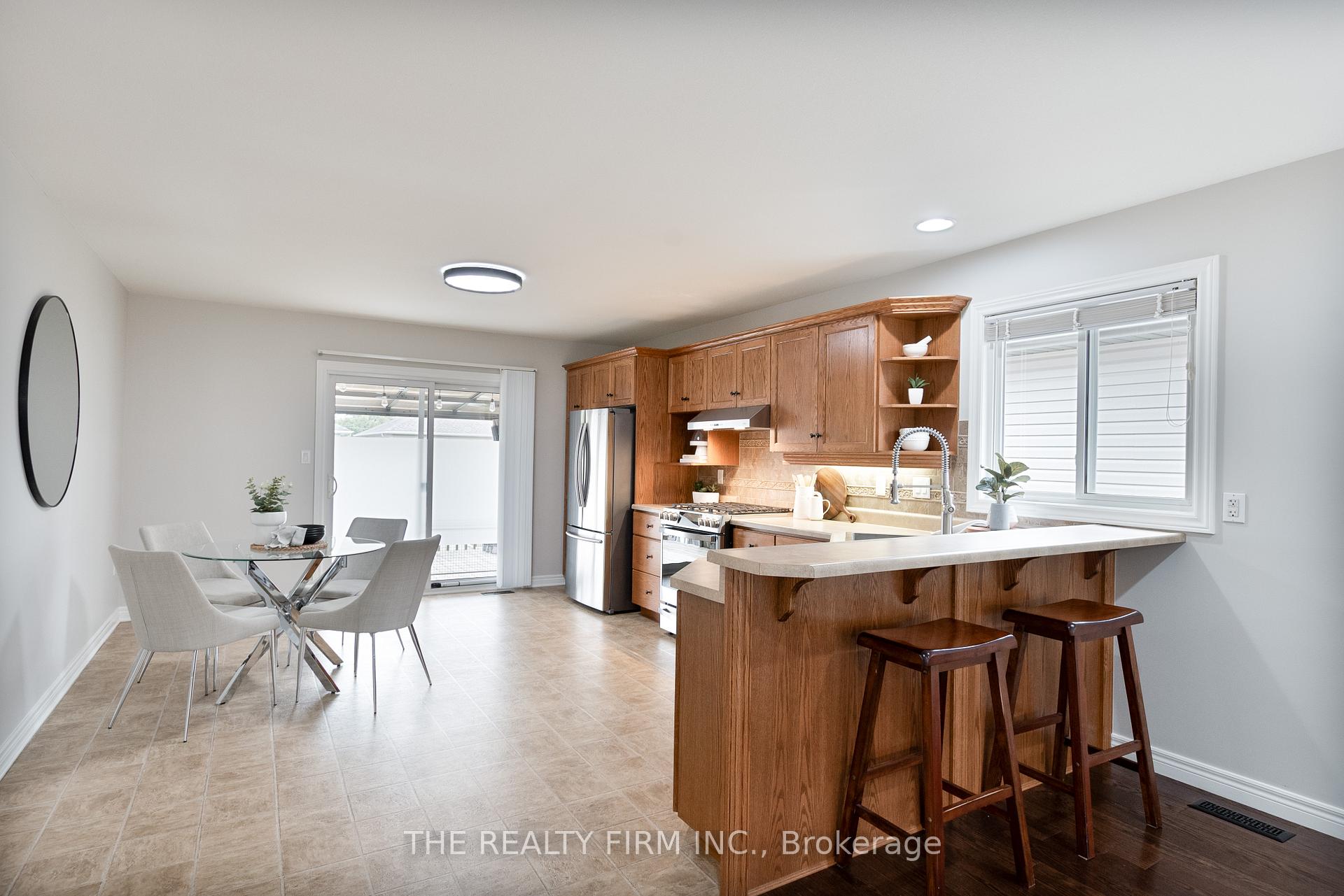 Photo 8 of 73 Bridle Path, Strathroy-Caradoc, SW — HOMEH