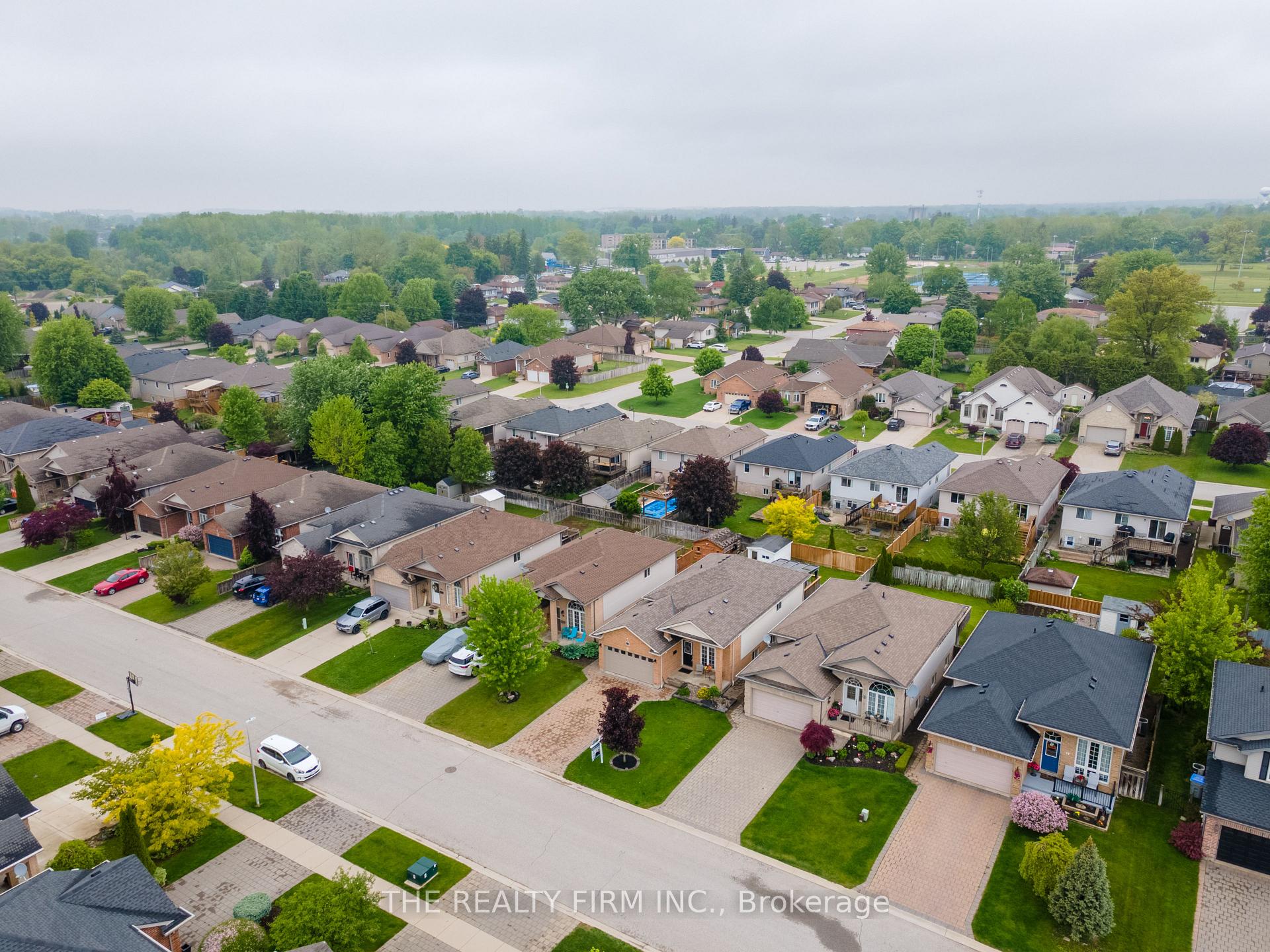 Photo 36 of 73 Bridle Path, Strathroy-Caradoc, SW — HOMEH