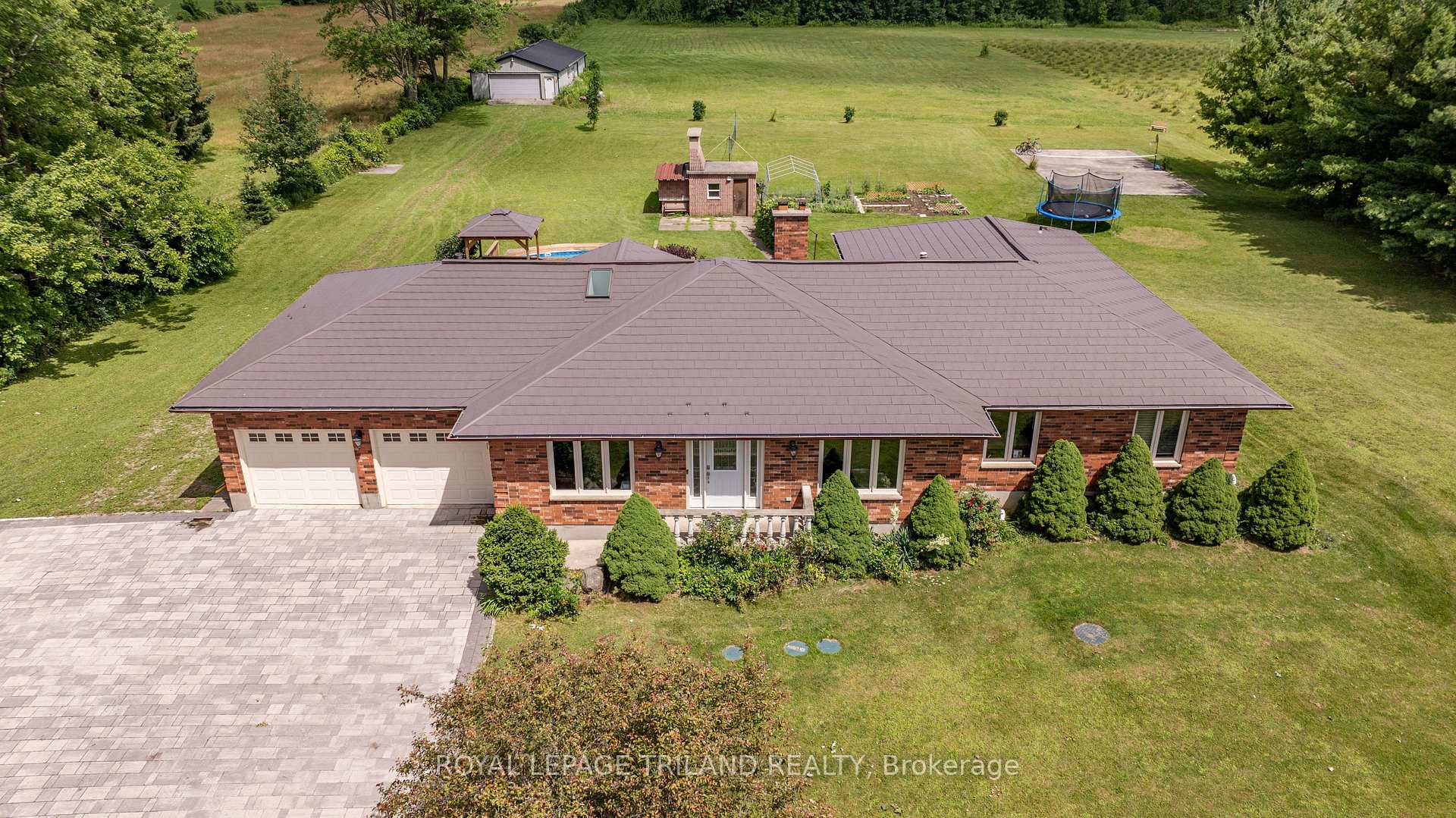 Photo 2 of 5172 Dundas Street, Thames Centre, Rural Thames Centre — HOMEH