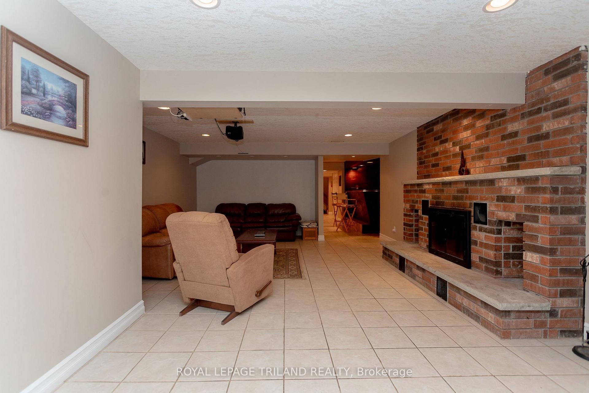 Photo 20 of 5172 Dundas Street, Thames Centre, Rural Thames Centre — HOMEH