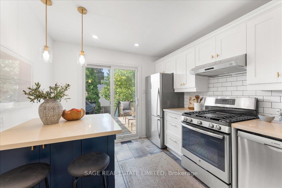 Photo 12 of 28 Pickering Street, Toronto, East End-Danforth — HOMEH