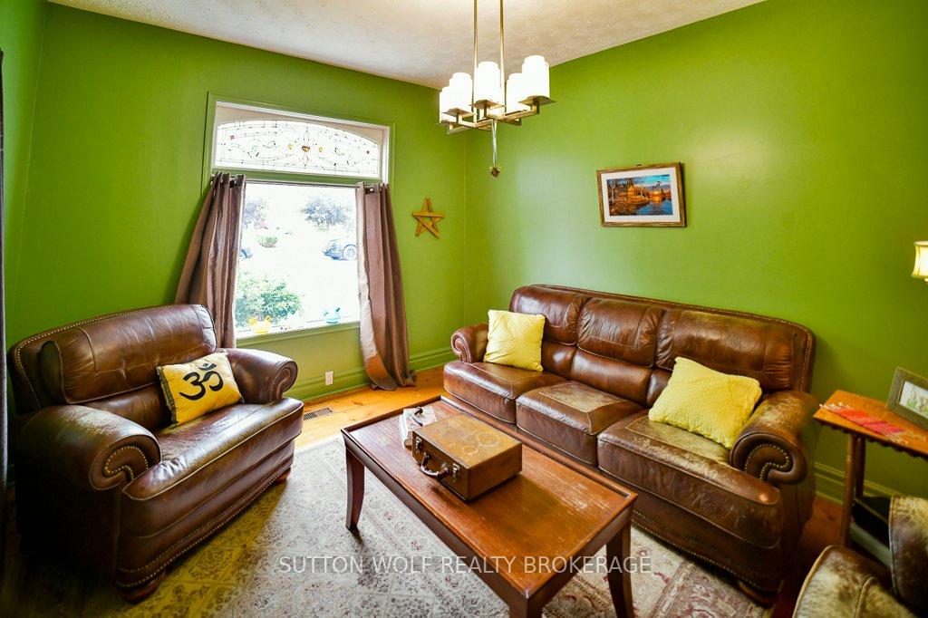 Photo 3 of 102 Front Street W, Strathroy-Caradoc, NW — HOMEH