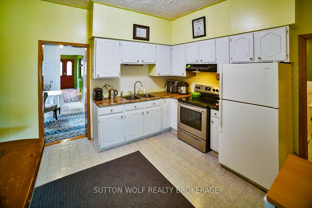 Photo 10 of 102 Front Street W, Strathroy-Caradoc, NW — HOMEH
