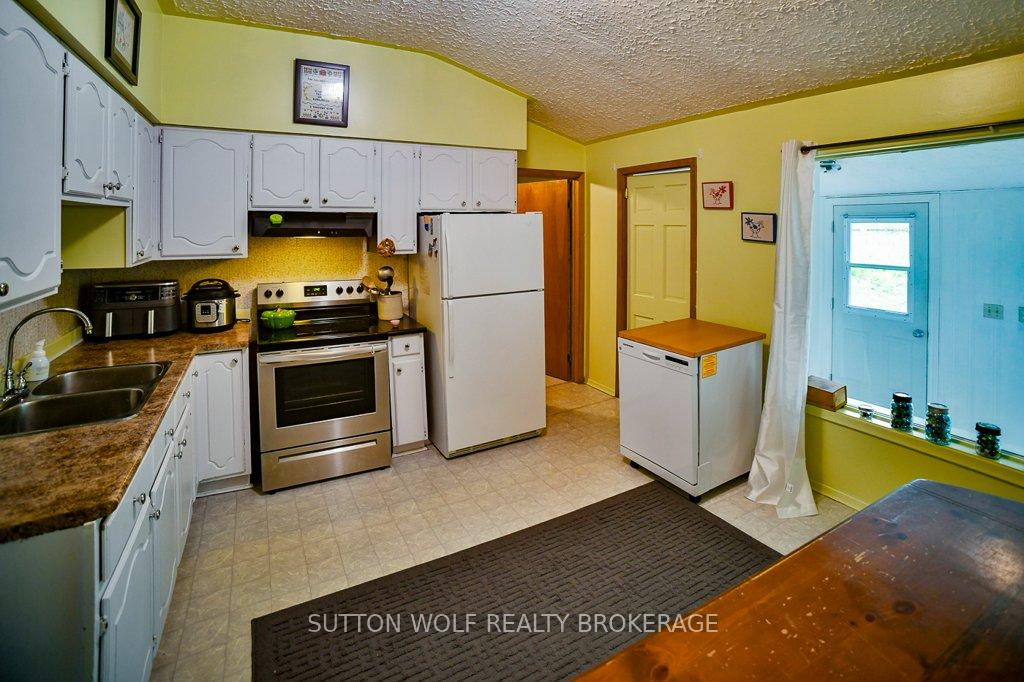 Photo 11 of 102 Front Street W, Strathroy-Caradoc, NW — HOMEH
