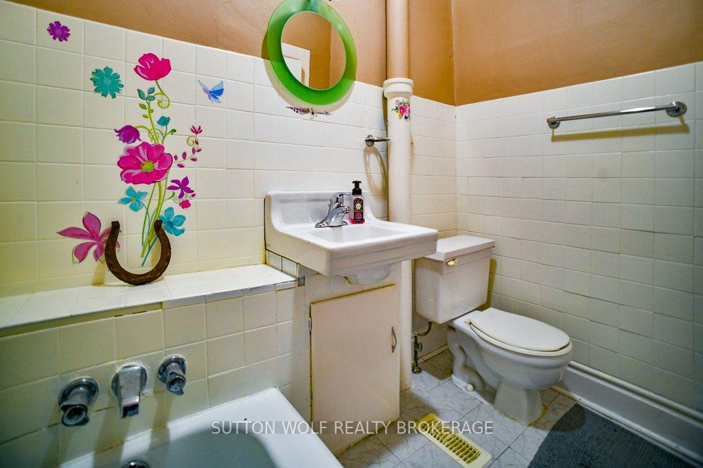 Photo 18 of 102 Front Street W, Strathroy-Caradoc, NW — HOMEH
