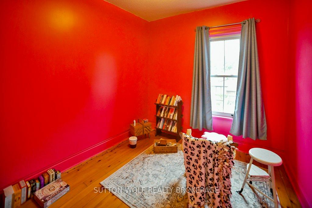 Photo 19 of 102 Front Street W, Strathroy-Caradoc, NW — HOMEH