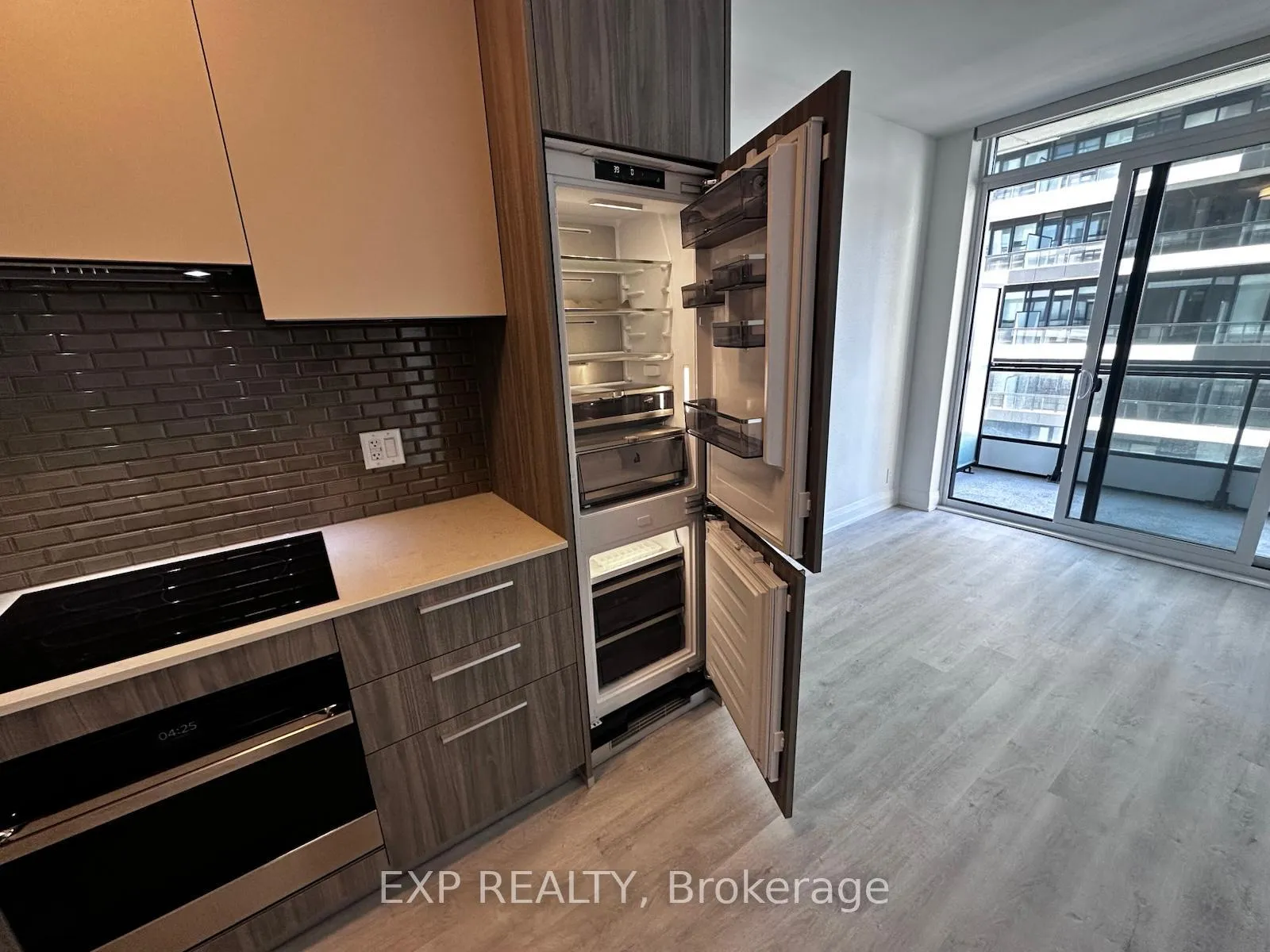 Photo 4 of Unit 3202, 65 Broadway Avenue, Toronto, Mount Pleasant West — HOMEH