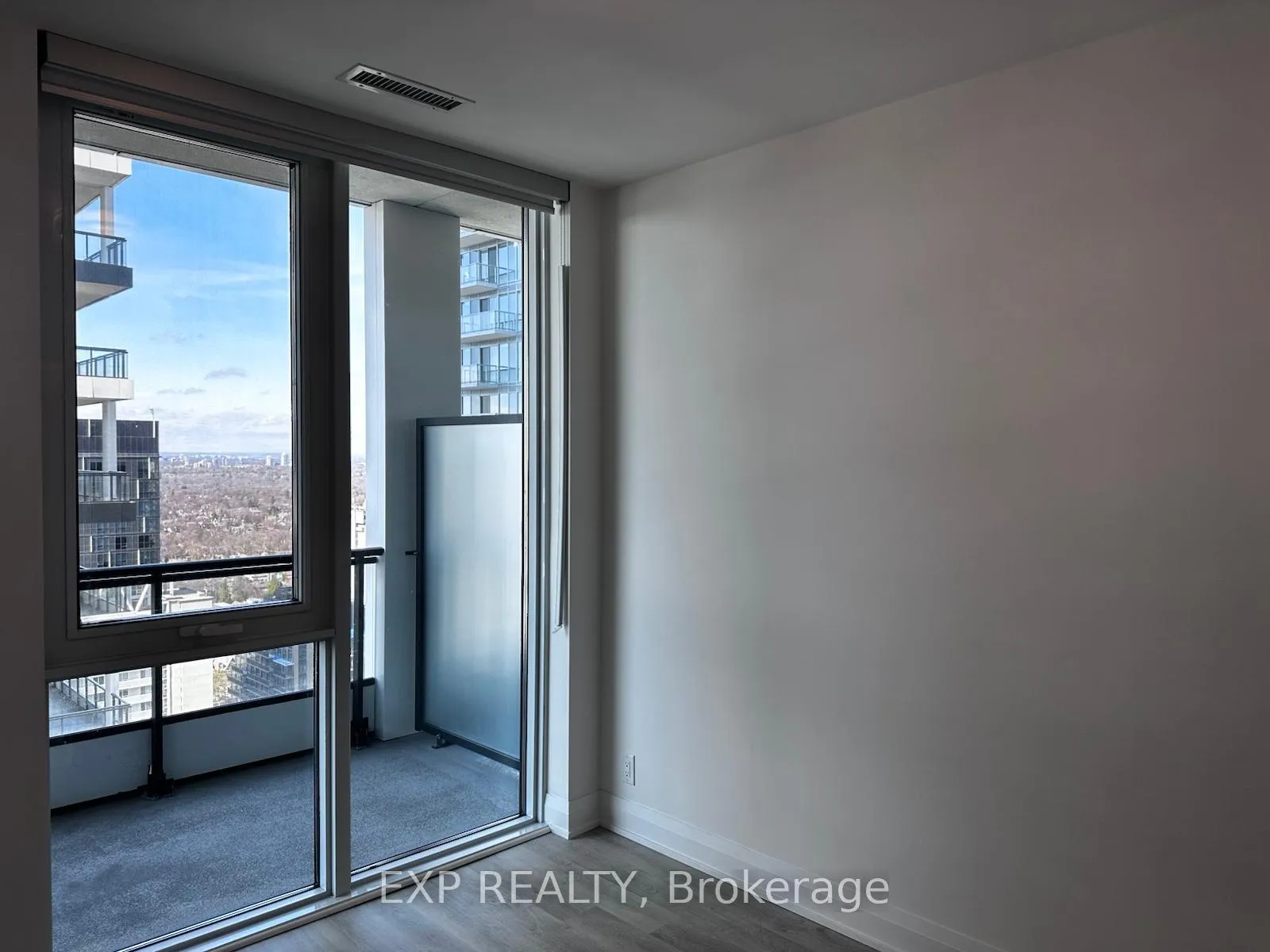 Photo 6 of Unit 3202, 65 Broadway Avenue, Toronto, Mount Pleasant West — HOMEH