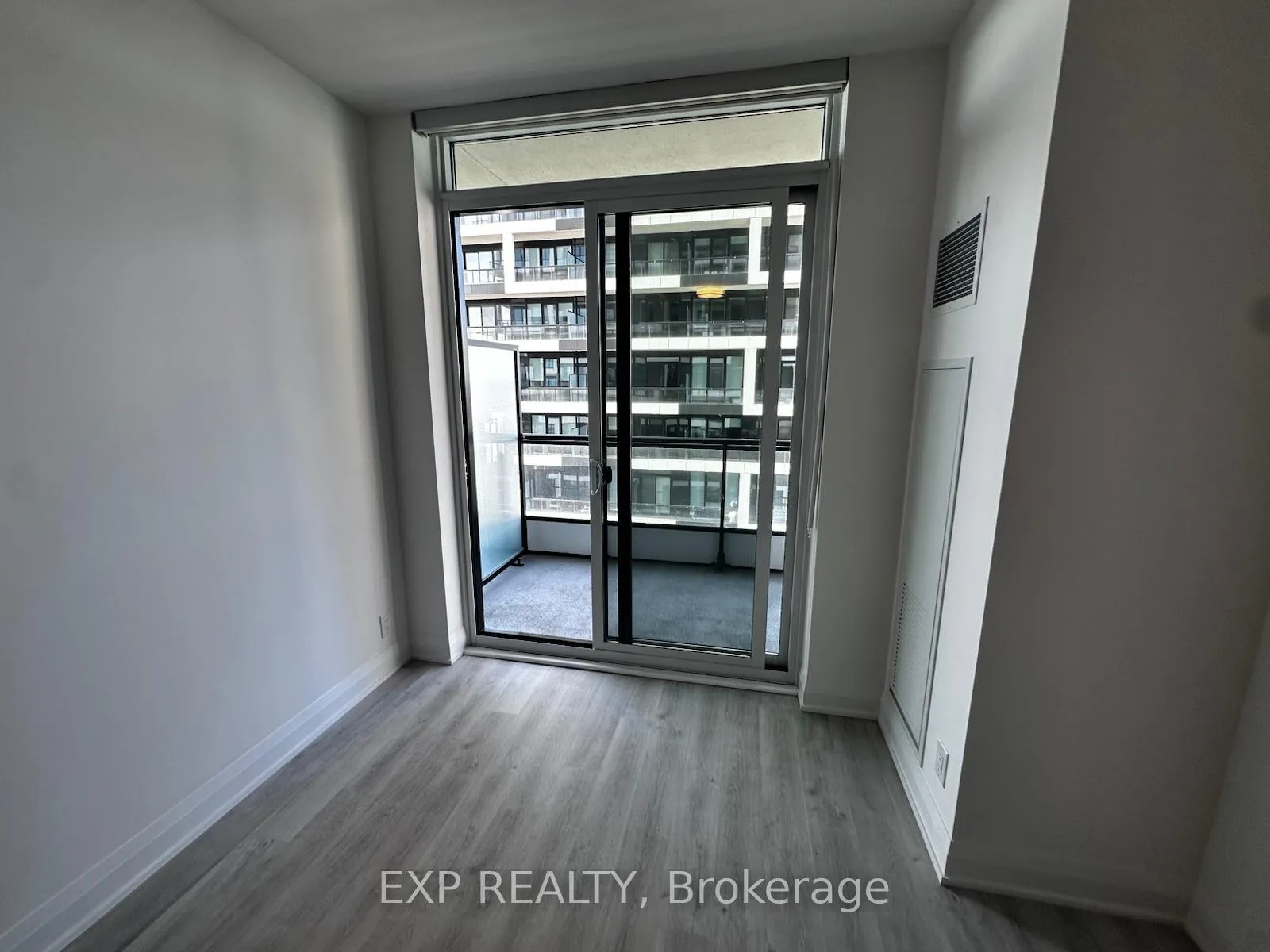 Photo 9 of Unit 3202, 65 Broadway Avenue, Toronto, Mount Pleasant West — HOMEH