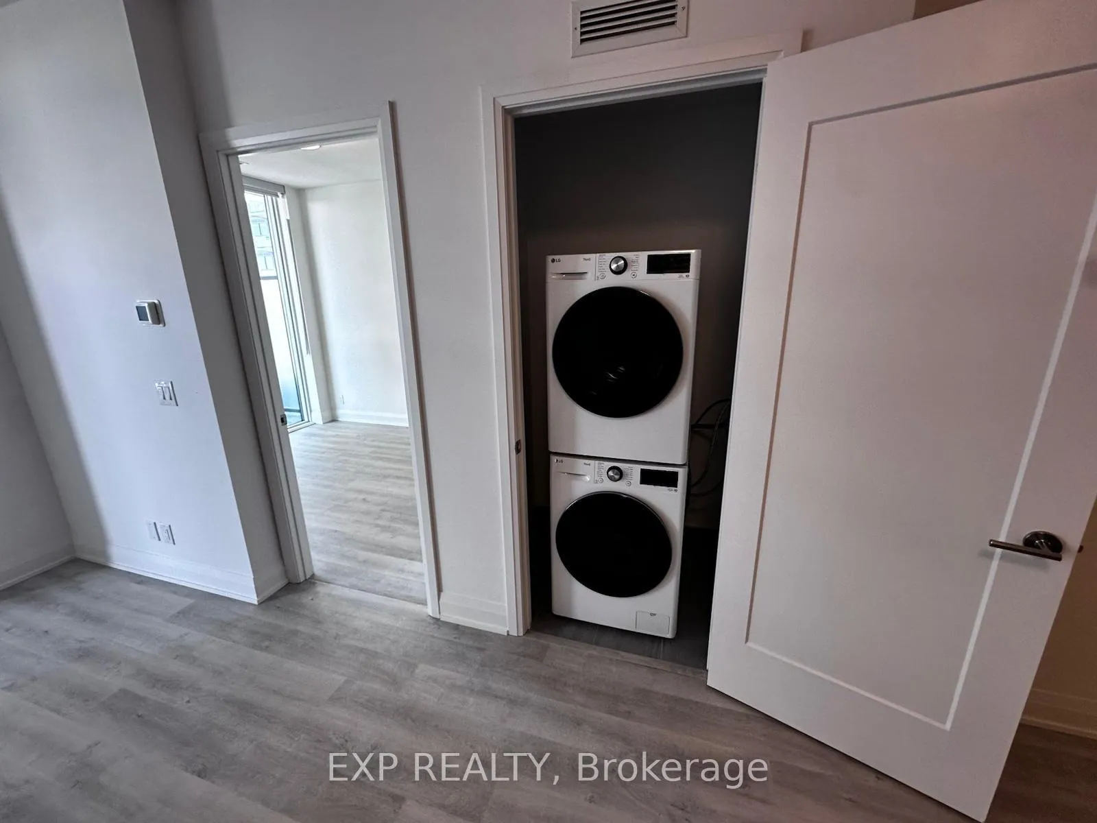 Photo 18 of Unit 3202, 65 Broadway Avenue, Toronto, Mount Pleasant West — HOMEH