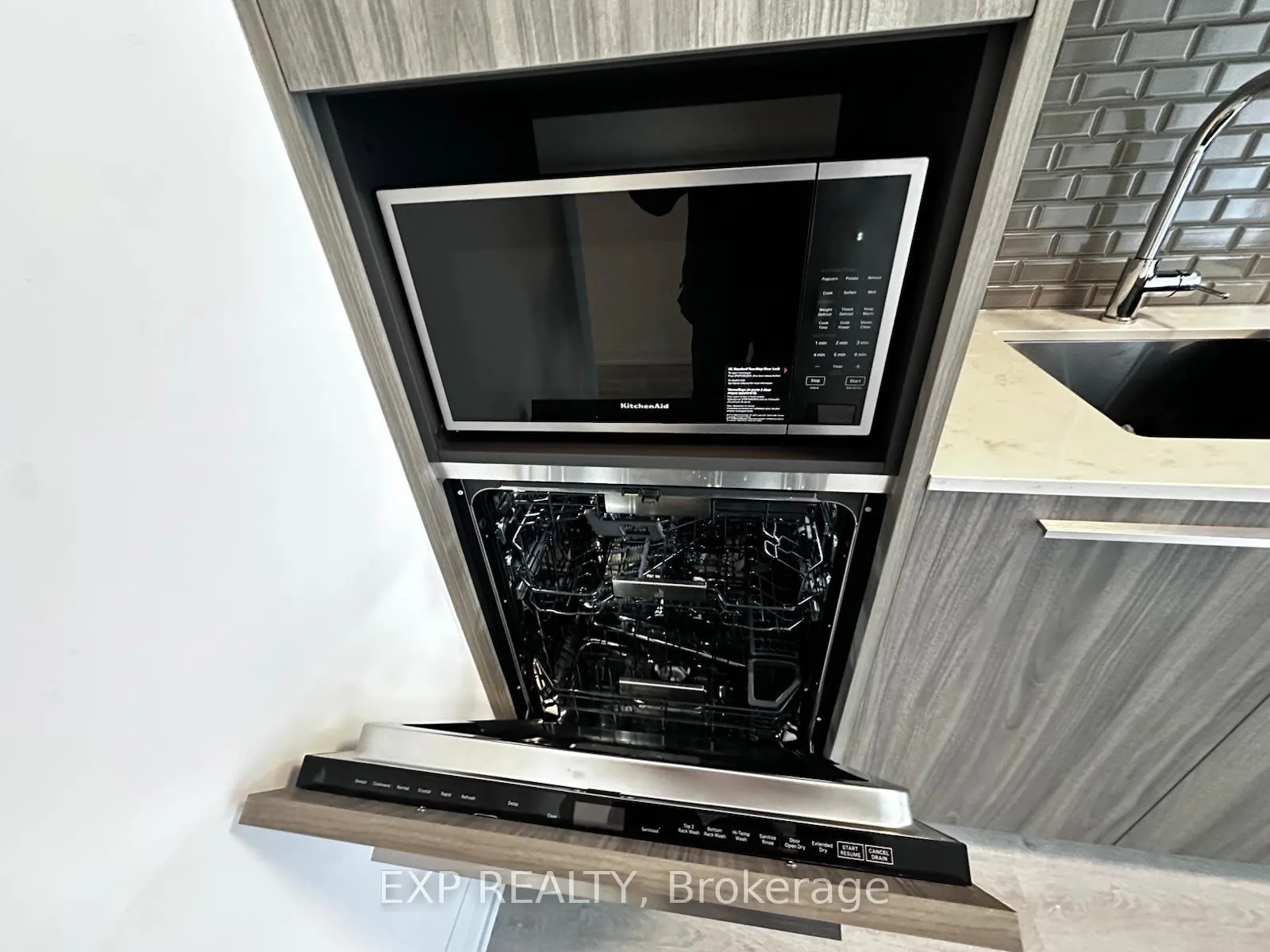 Photo 19 of Unit 3202, 65 Broadway Avenue, Toronto, Mount Pleasant West — HOMEH
