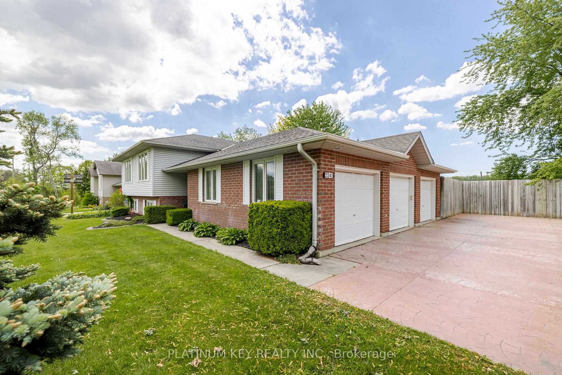 Photo 1 of 2245 Trillium Way, Strathroy-Caradoc, Mount Brydges — HOMEH