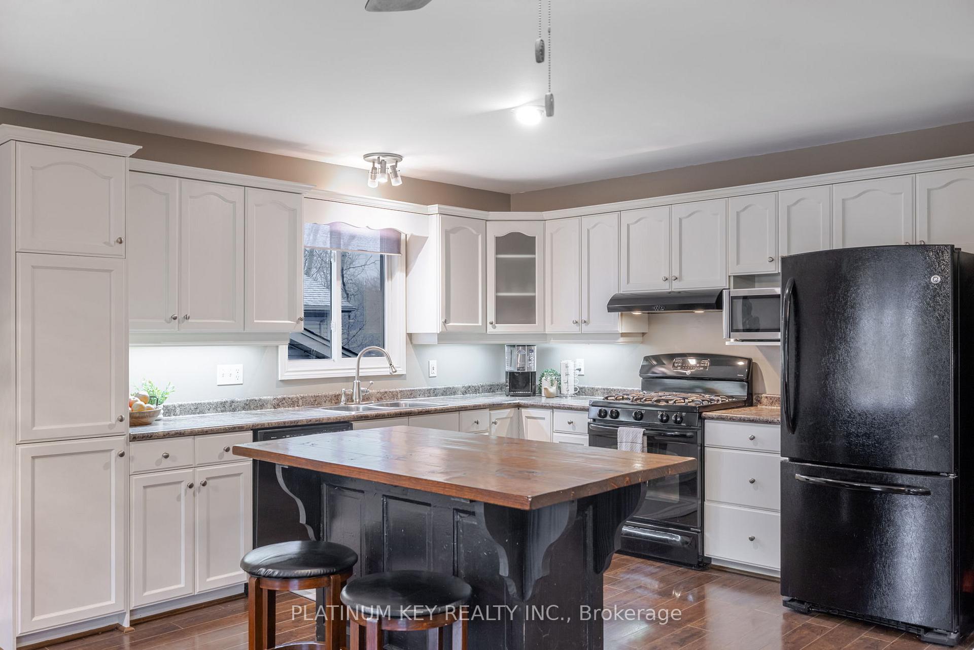 Photo 12 of 2245 Trillium Way, Strathroy-Caradoc, Mount Brydges — HOMEH
