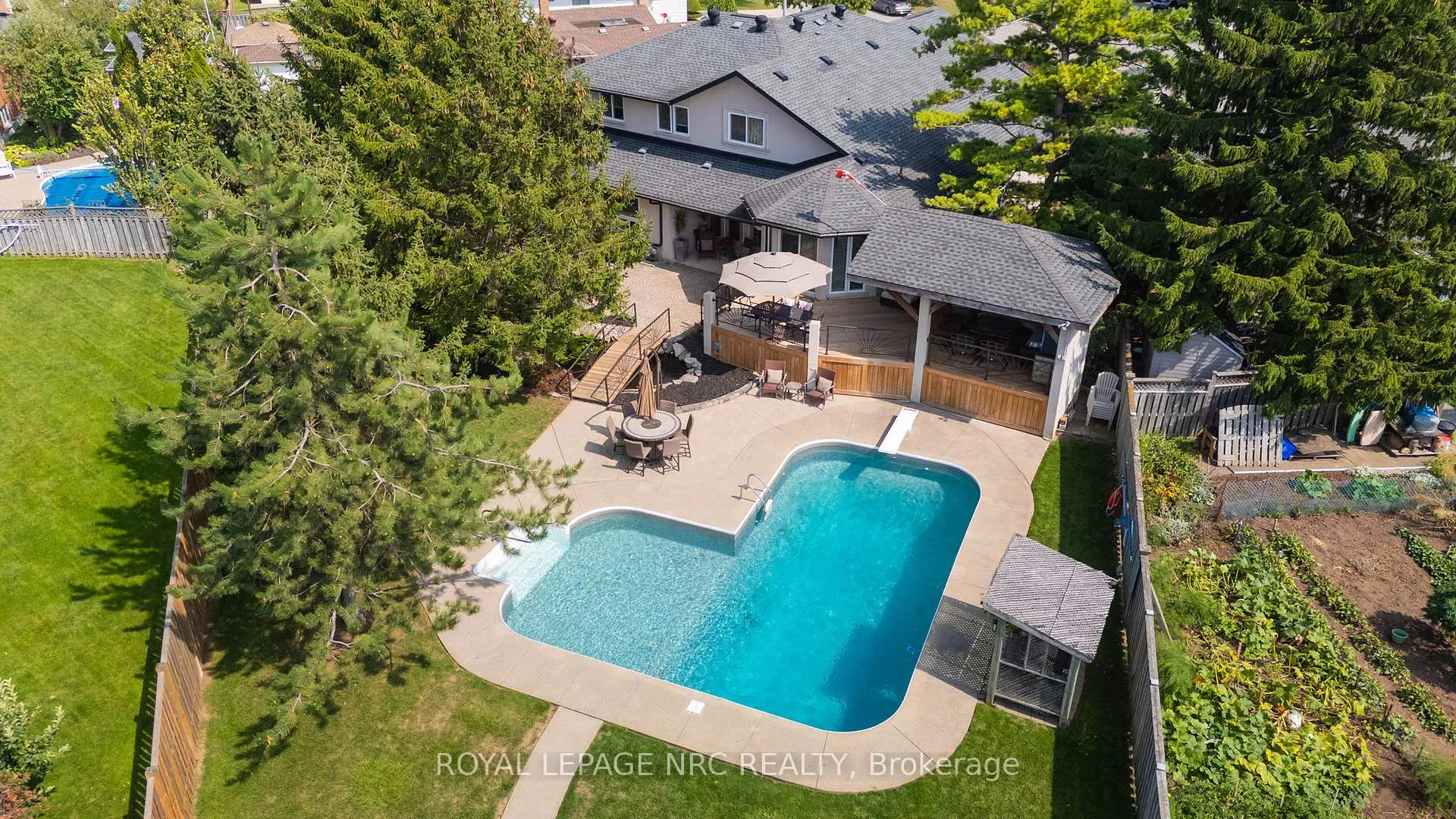 Photo 2 of 12 Fuller Crescent, Thorold, Confederation Heights — HOMEH