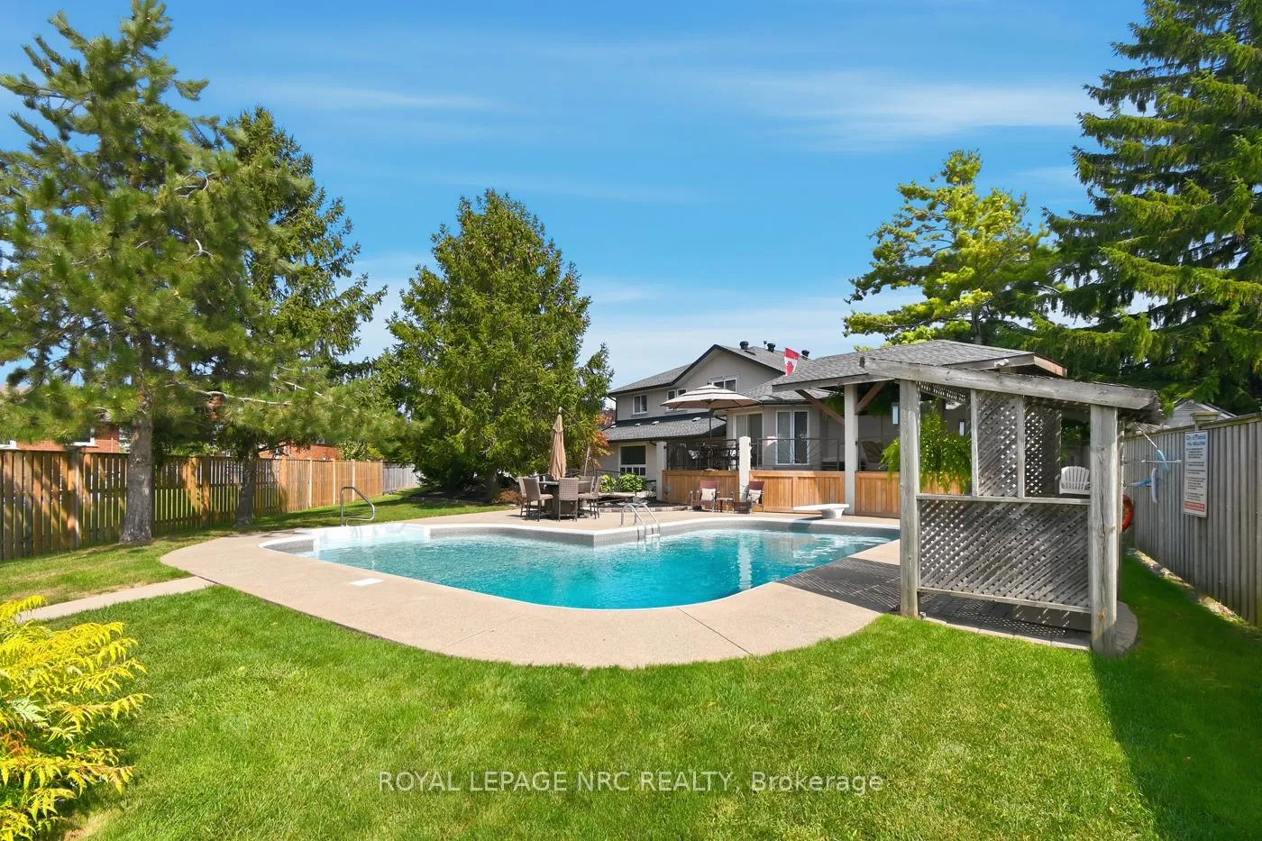 Photo 3 of 12 Fuller Crescent, Thorold, Confederation Heights — HOMEH