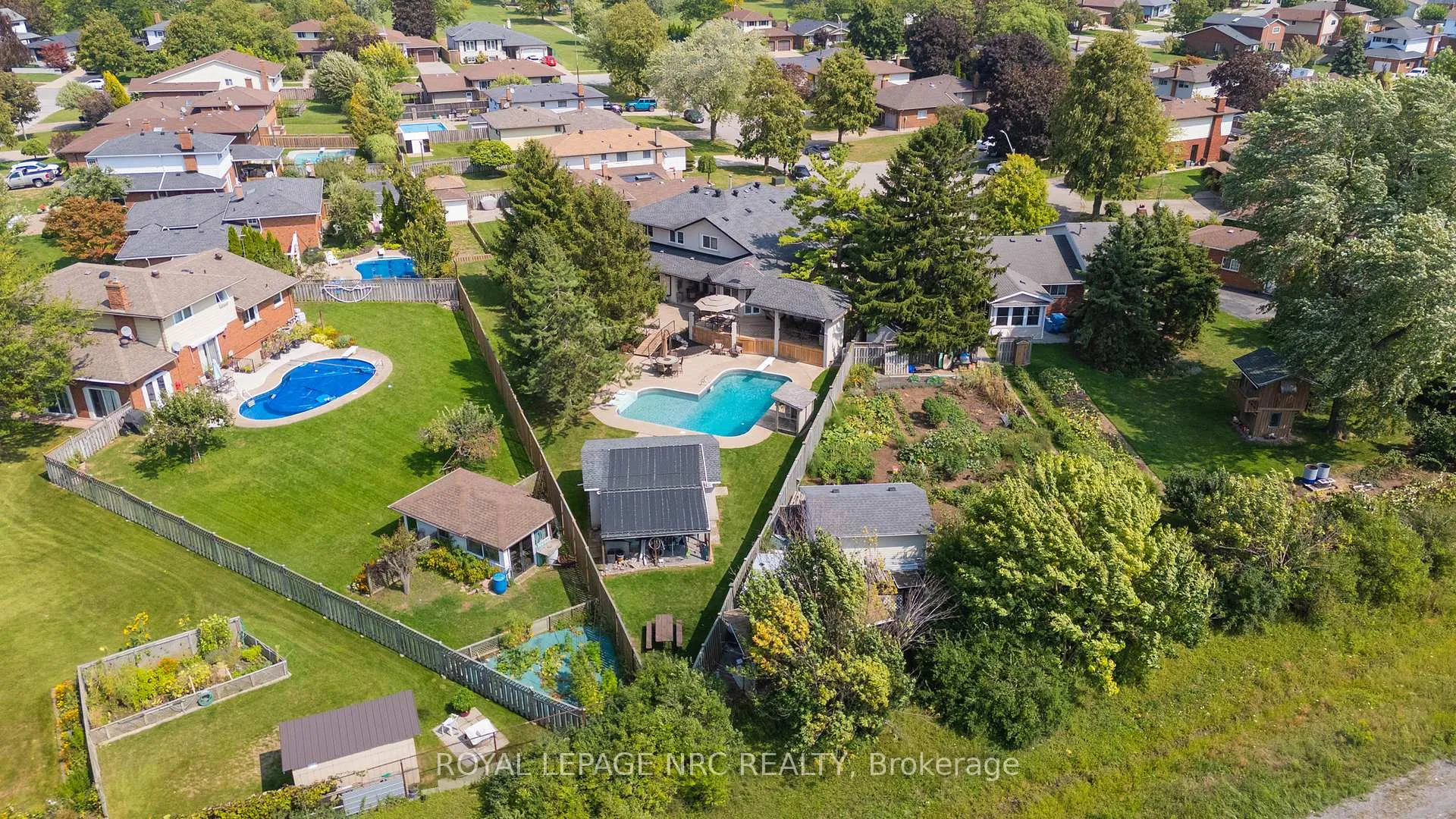 Photo 4 of 12 Fuller Crescent, Thorold, Confederation Heights — HOMEH