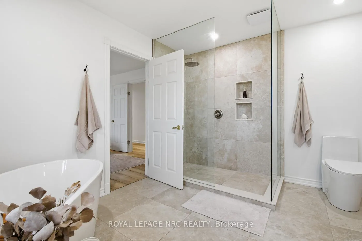 Photo 11 of 12 Fuller Crescent, Thorold, Confederation Heights — HOMEH