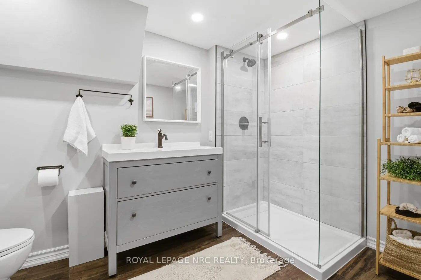 Photo 37 of 12 Fuller Crescent, Thorold, Confederation Heights — HOMEH