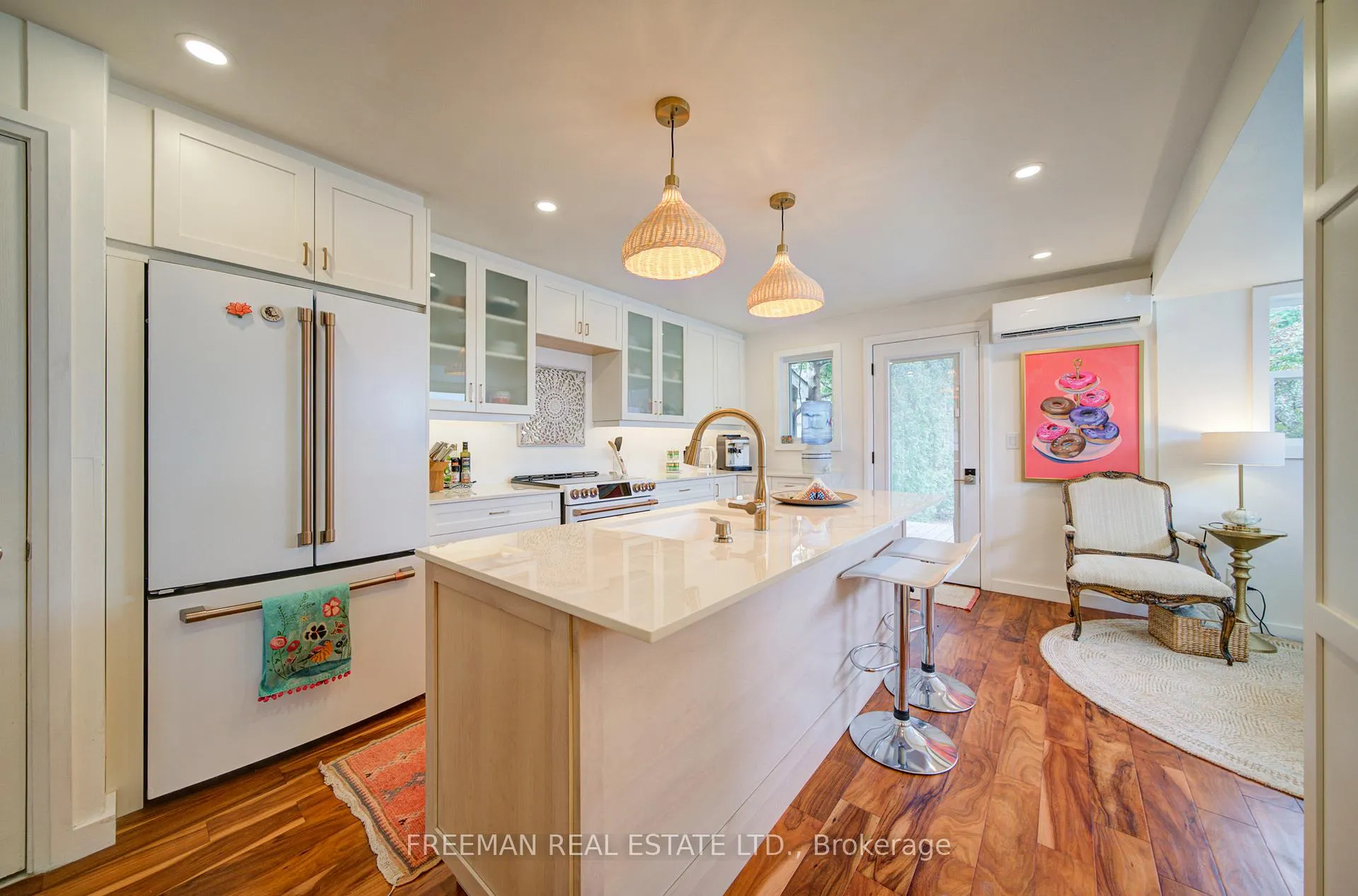 Photo 5 of 302 Evelyn Avenue, Toronto, Junction Area — HOMEH