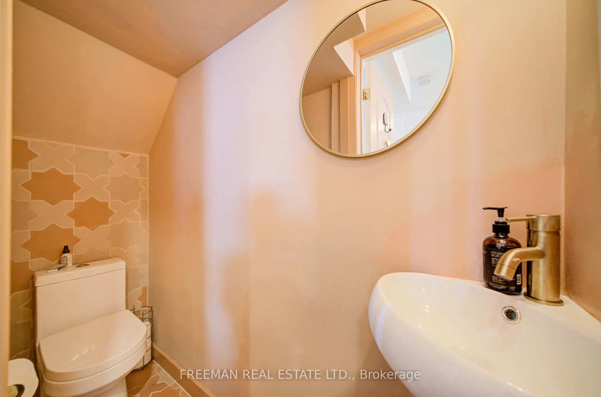 Photo 9 of 302 Evelyn Avenue, Toronto, Junction Area — HOMEH