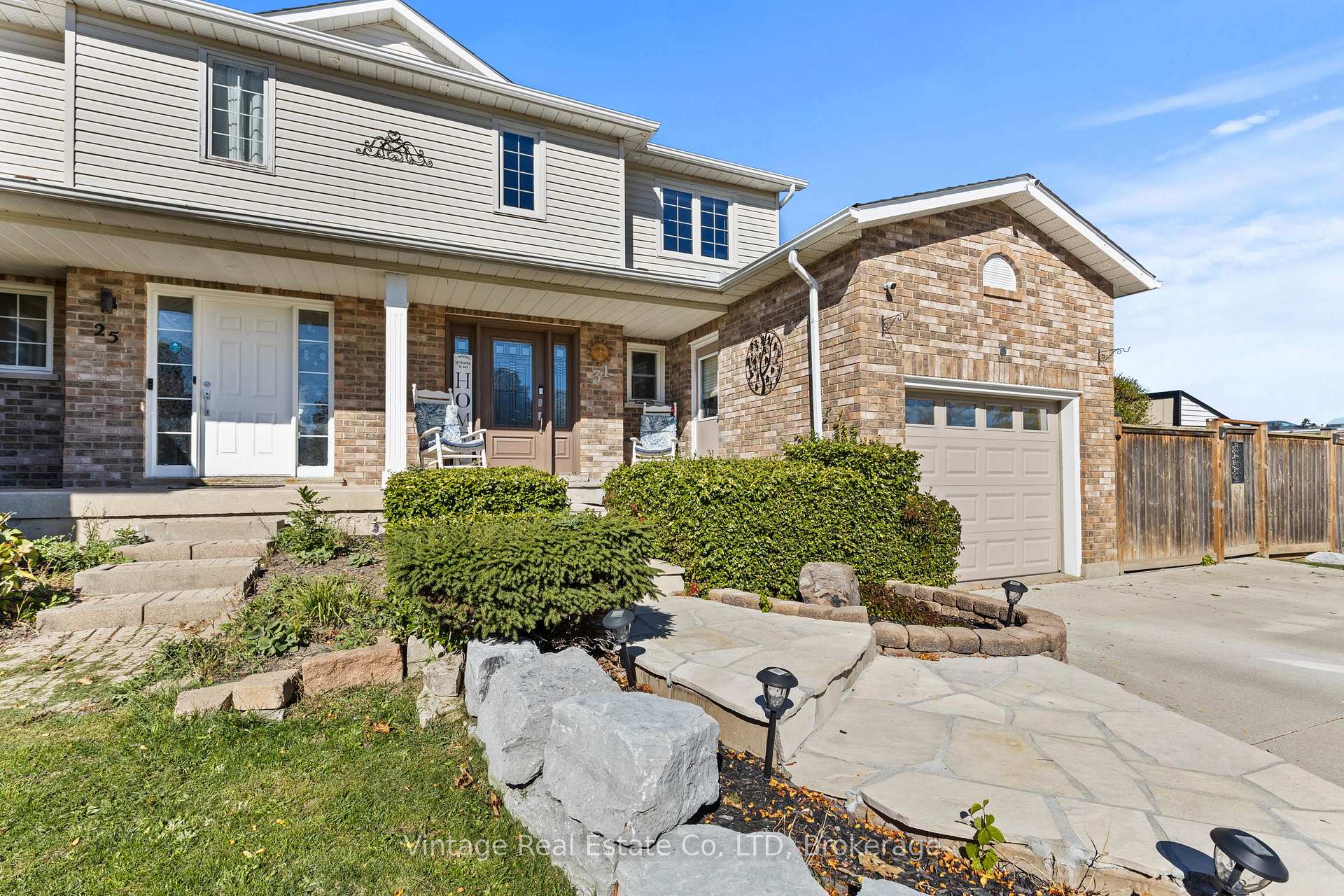 Photo 2 of 31 Remigio Court, Thorold, Confederation Heights — HOMEH