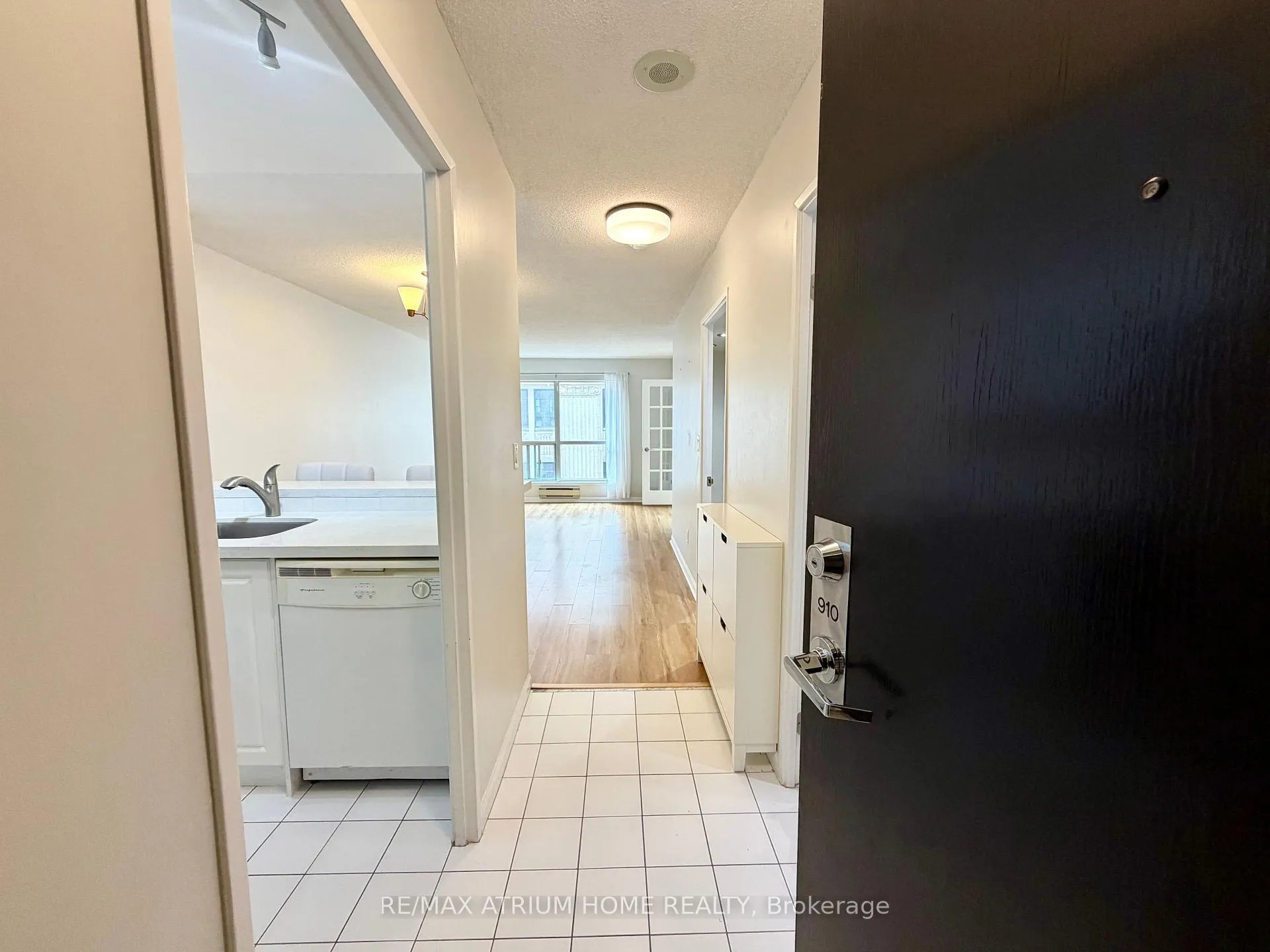 Photo 1 of Unit 910, 7 Carlton Street, Toronto, Church-Yonge Corridor — HOMEH