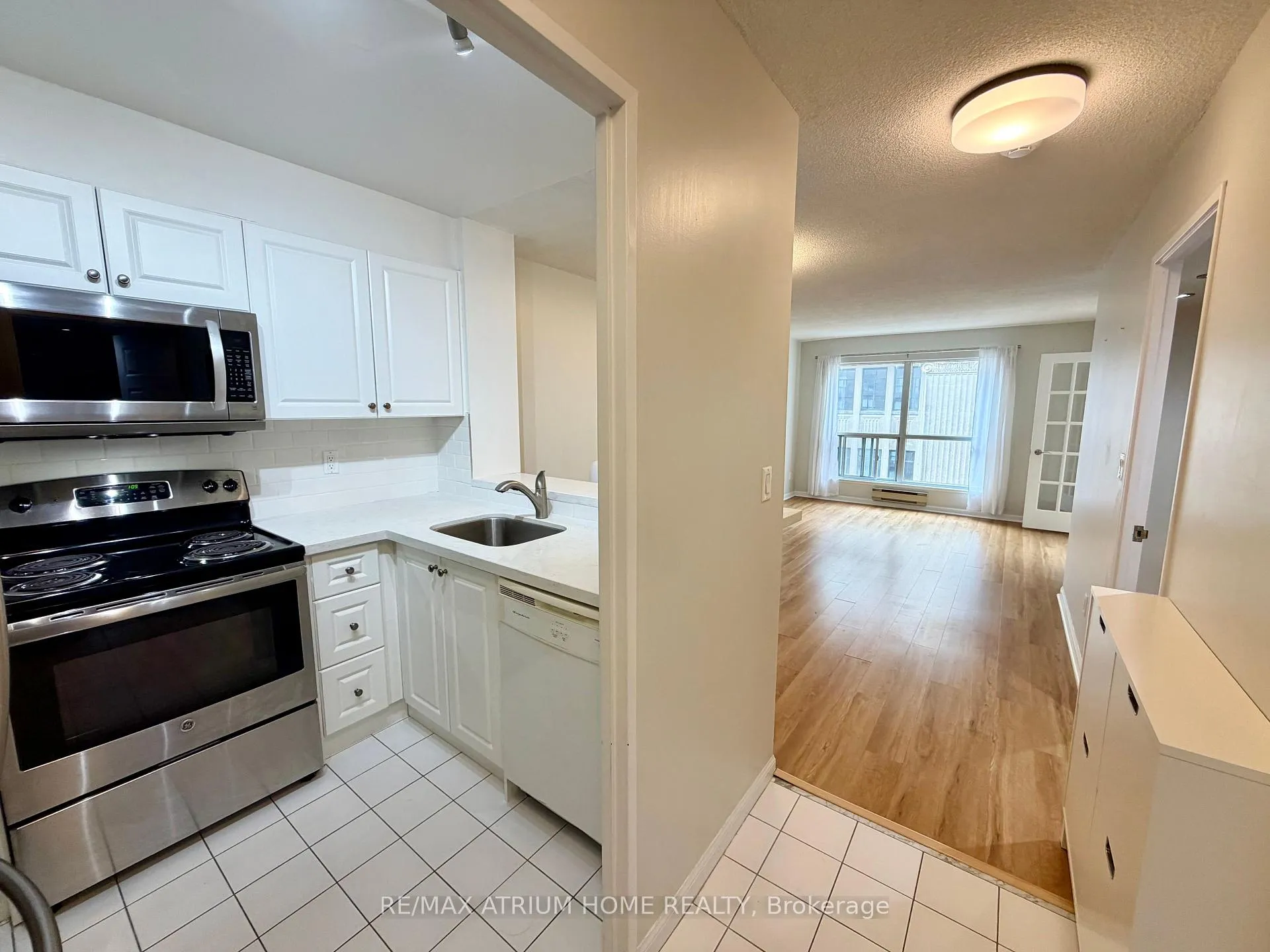 Photo 2 of Unit 910, 7 Carlton Street, Toronto, Church-Yonge Corridor — HOMEH