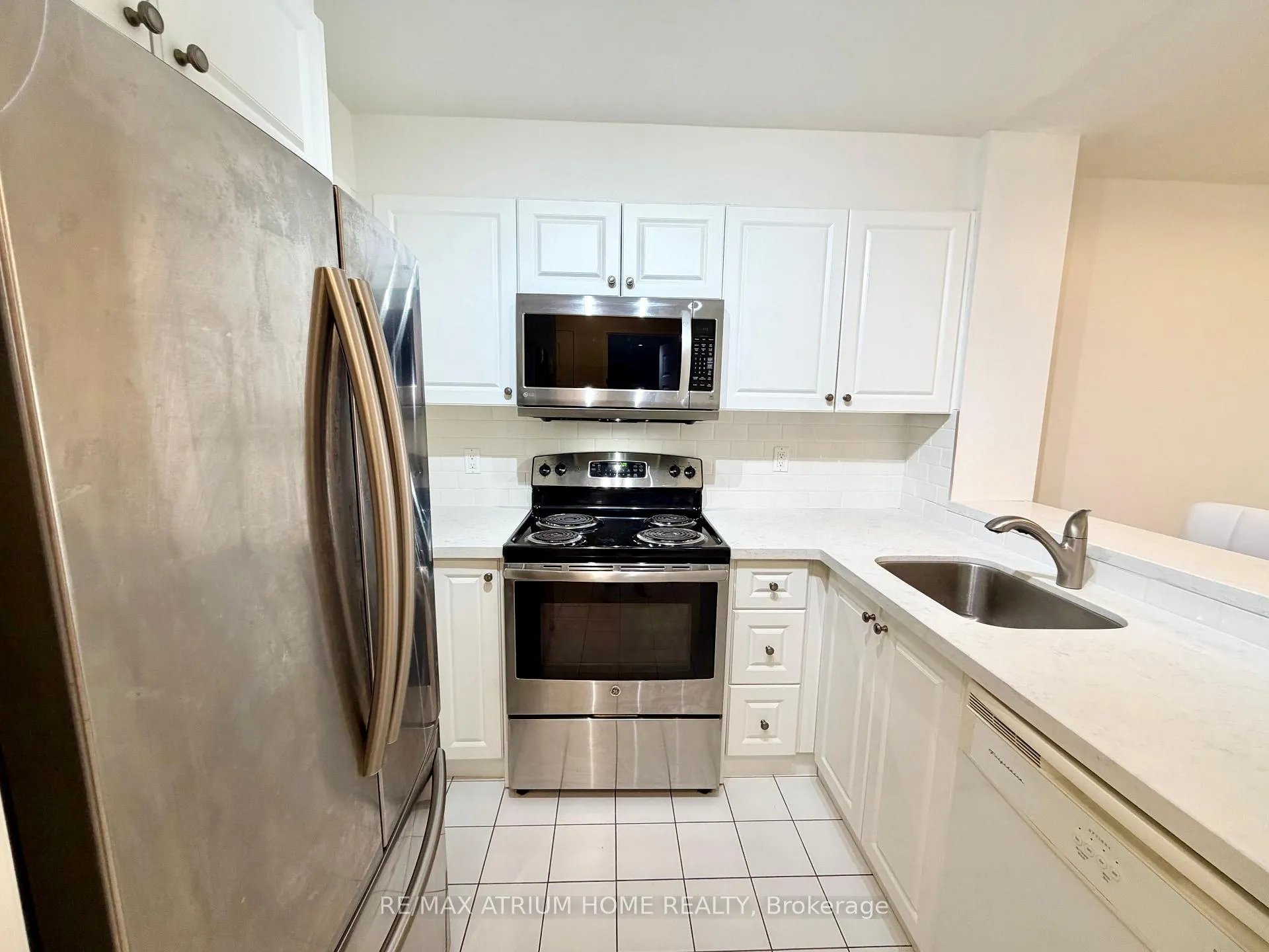 Photo 3 of Unit 910, 7 Carlton Street, Toronto, Church-Yonge Corridor — HOMEH