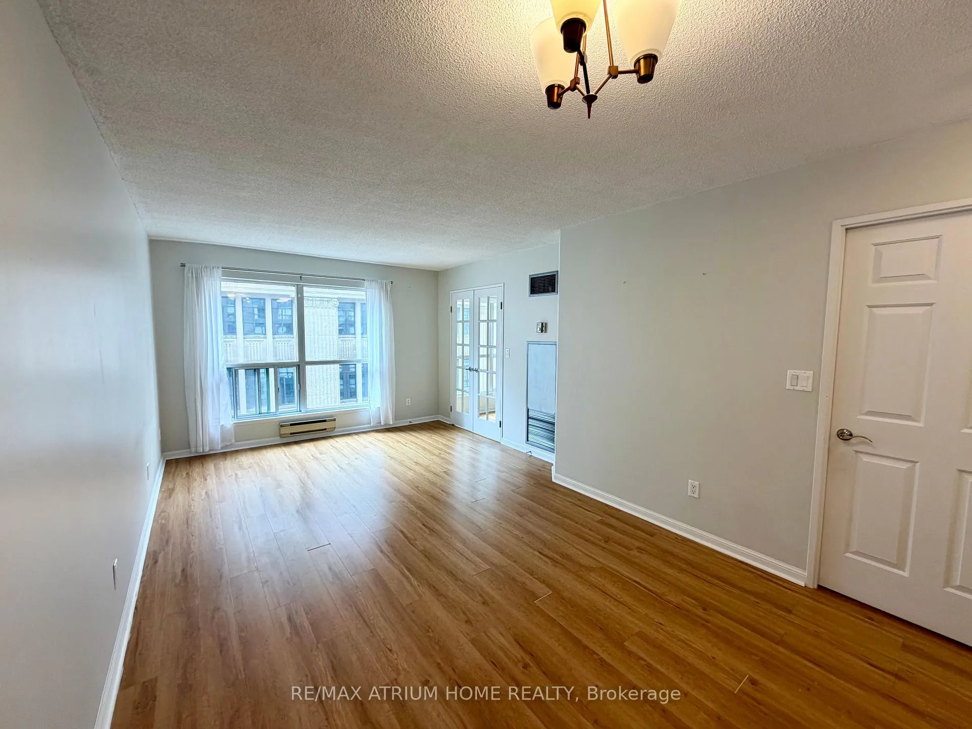 Photo 7 of Unit 910, 7 Carlton Street, Toronto, Church-Yonge Corridor — HOMEH
