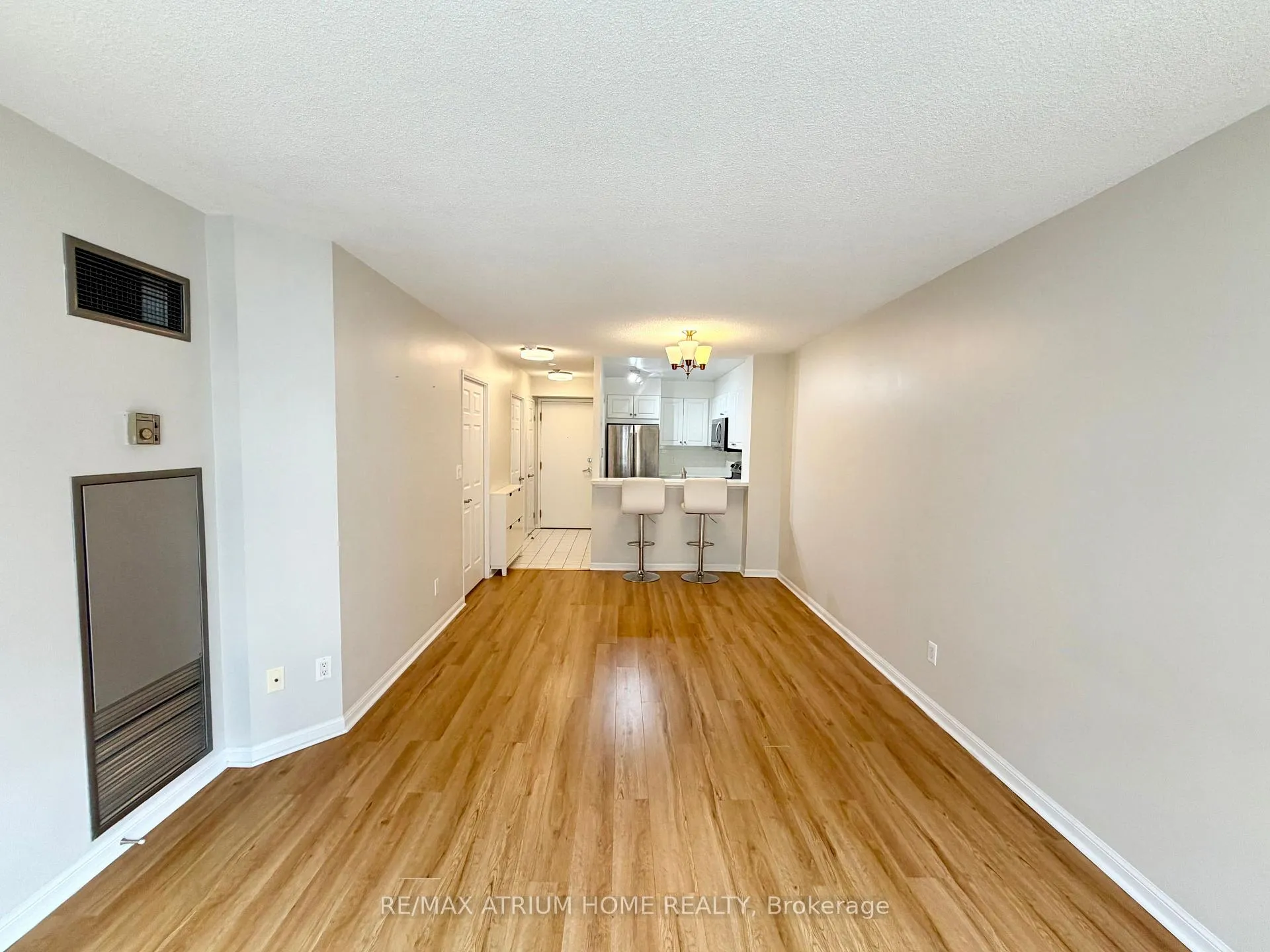 Photo 9 of Unit 910, 7 Carlton Street, Toronto, Church-Yonge Corridor — HOMEH