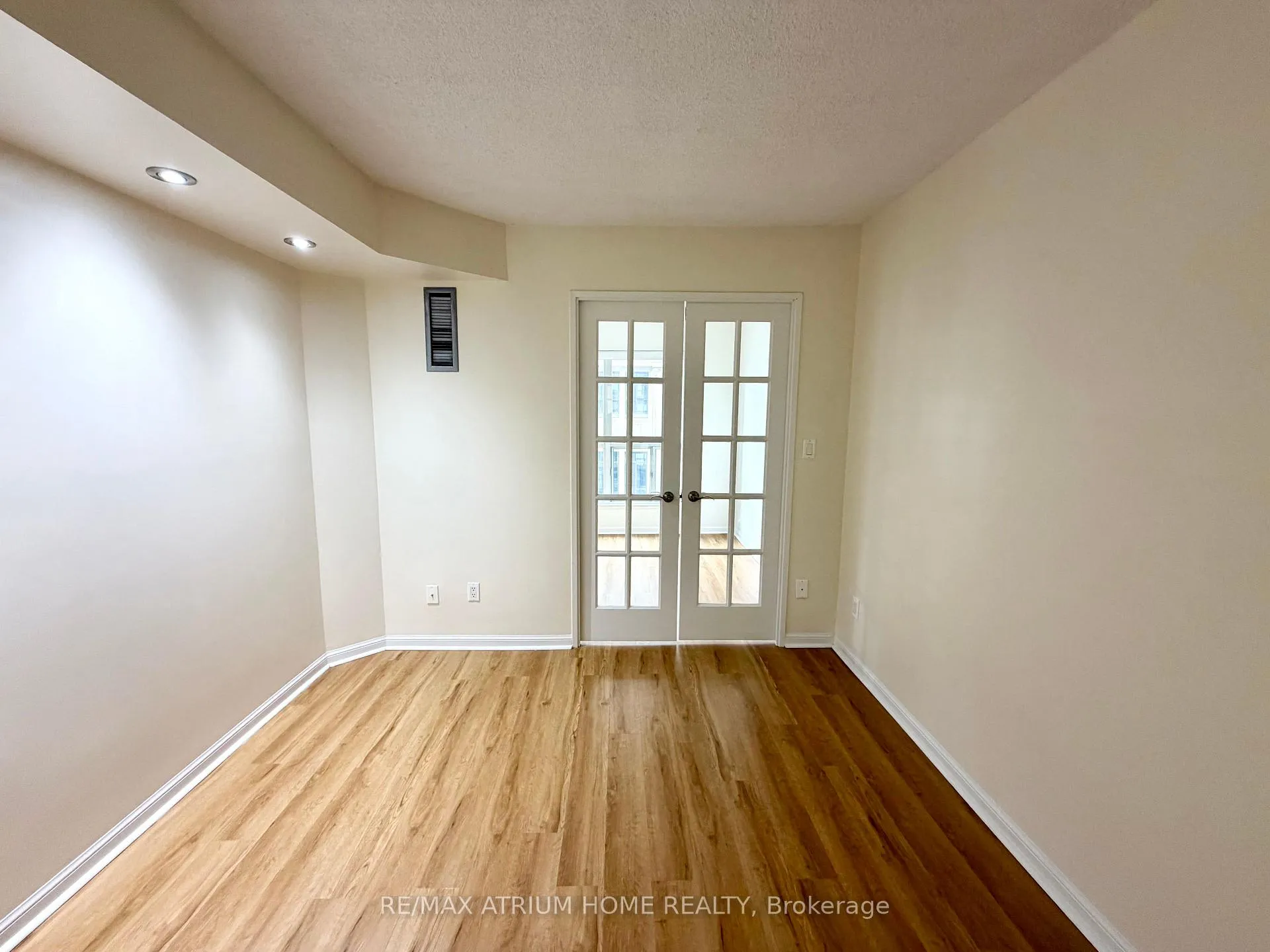 Photo 13 of Unit 910, 7 Carlton Street, Toronto, Church-Yonge Corridor — HOMEH