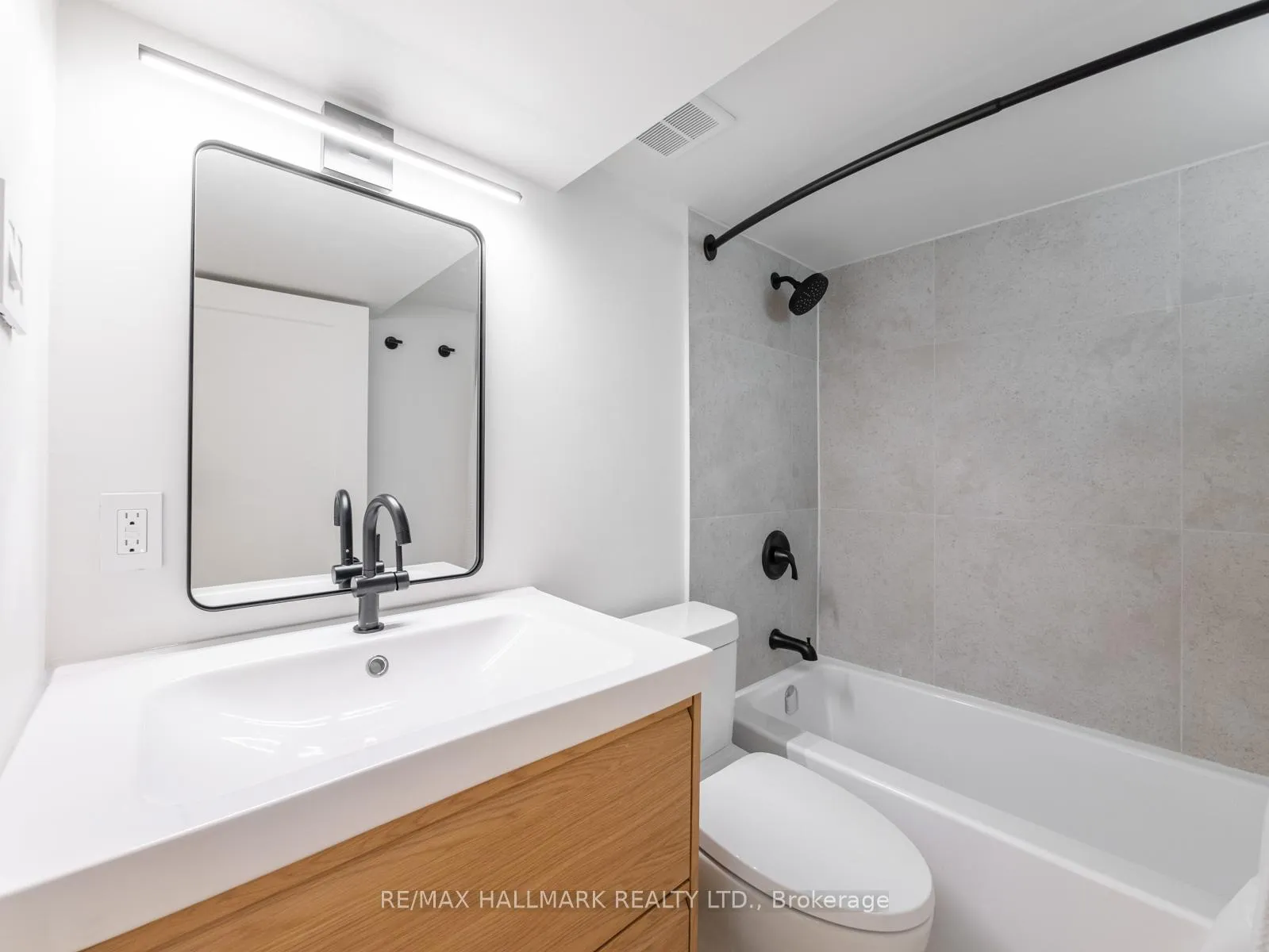 Photo 10 of Unit Lower, 588 Victoria Park Avenue, Toronto, East End-Danforth — HOMEH