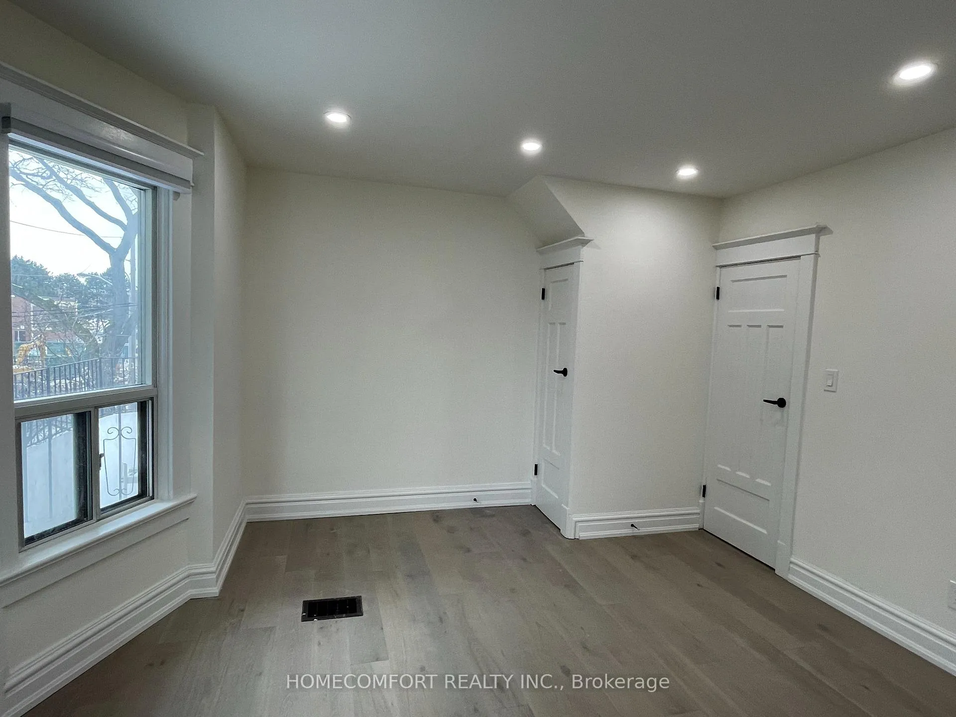 Photo 10 of Unit Upper, 33 Strathmore Boulevard, Toronto, Danforth — HOMEH
