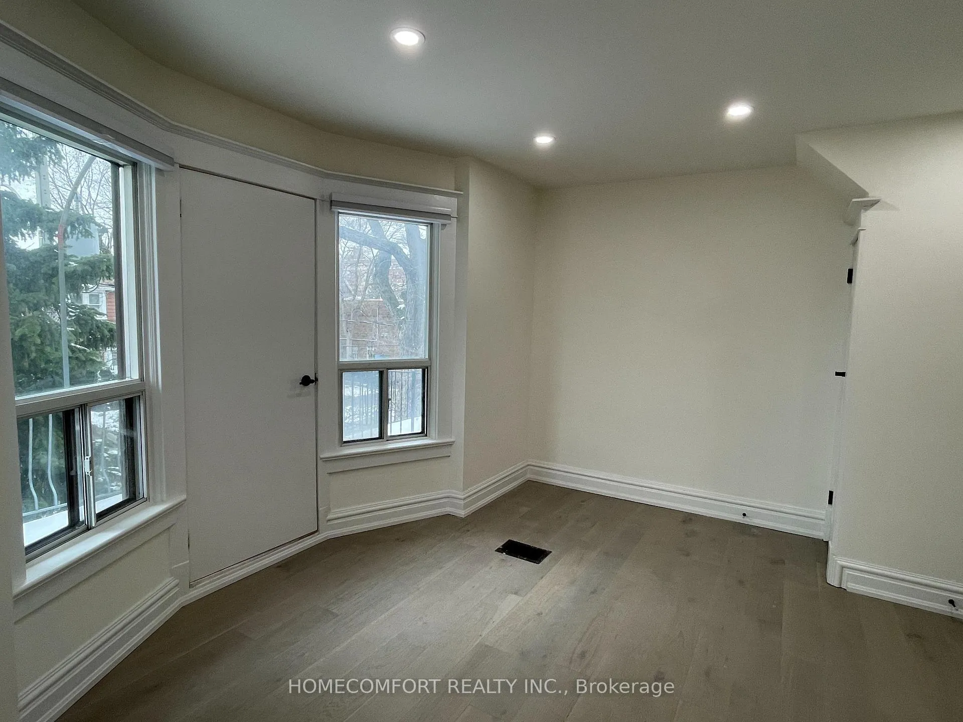 Photo 11 of Unit Upper, 33 Strathmore Boulevard, Toronto, Danforth — HOMEH