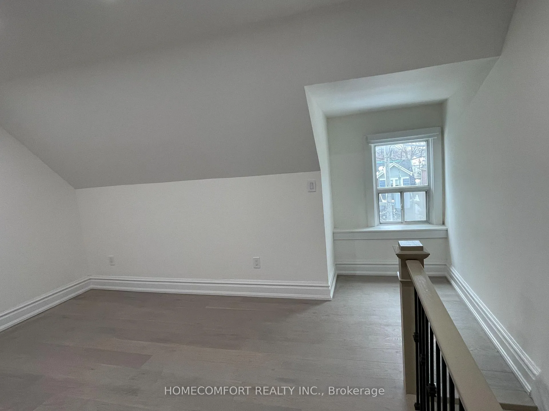 Photo 25 of Unit Upper, 33 Strathmore Boulevard, Toronto, Danforth — HOMEH