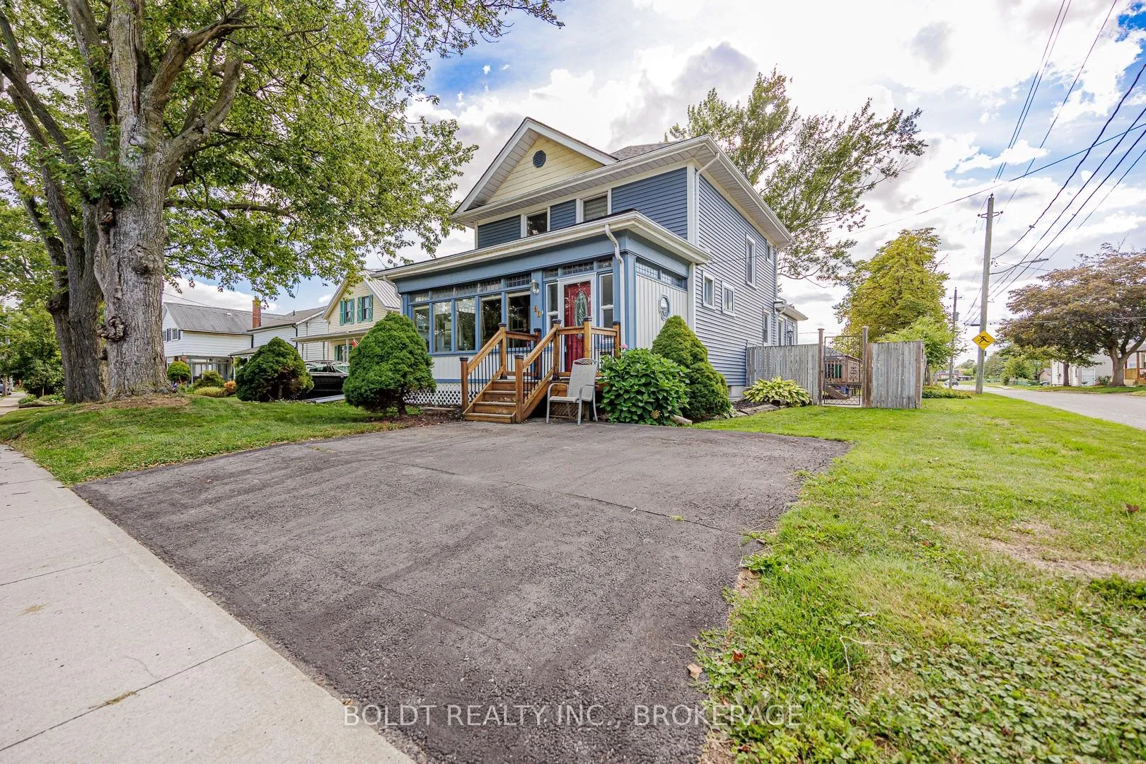 Front of 61 Welland Street S