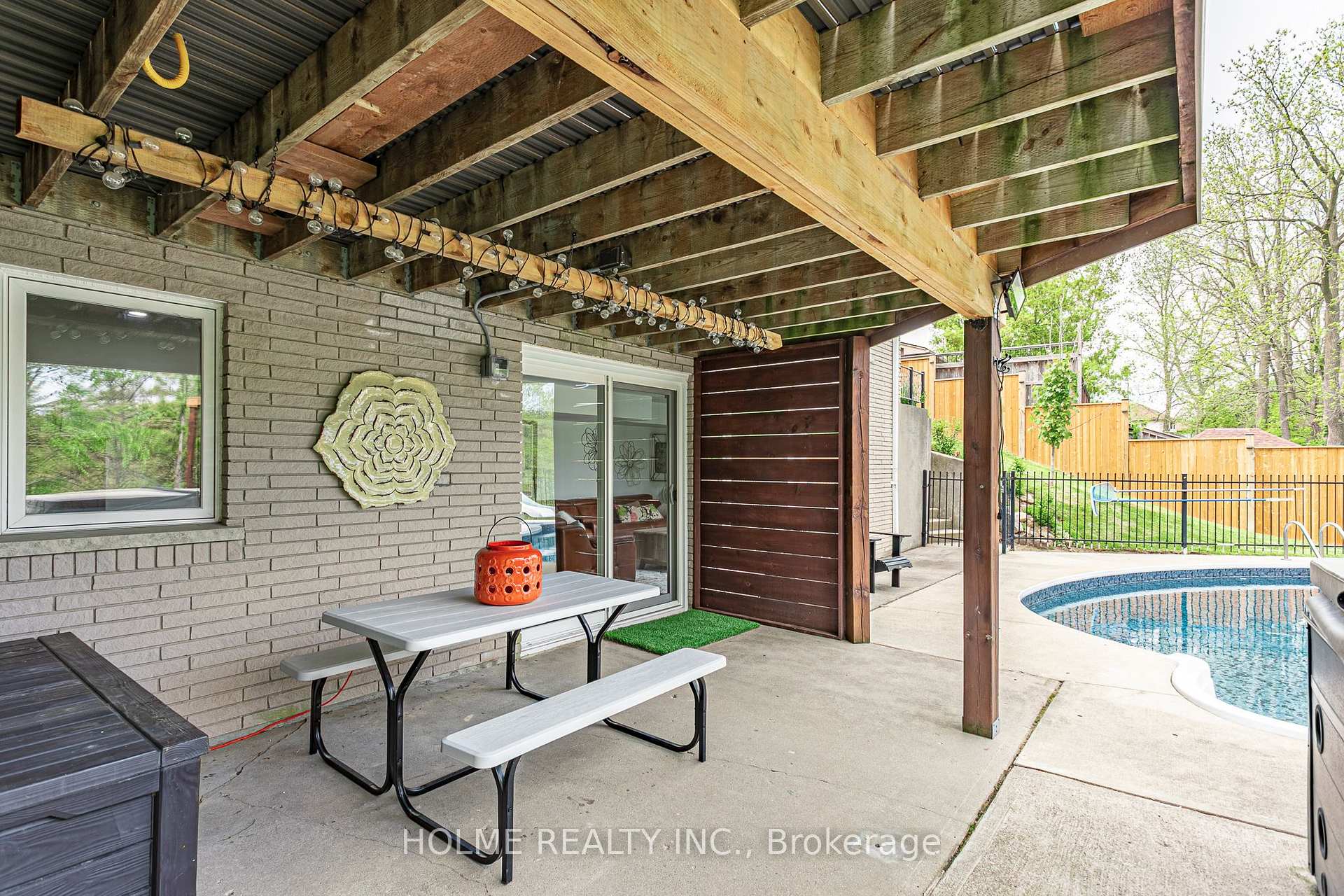 Photo 35 of 245 Riverview Drive, Strathroy-Caradoc, NE — HOMEH