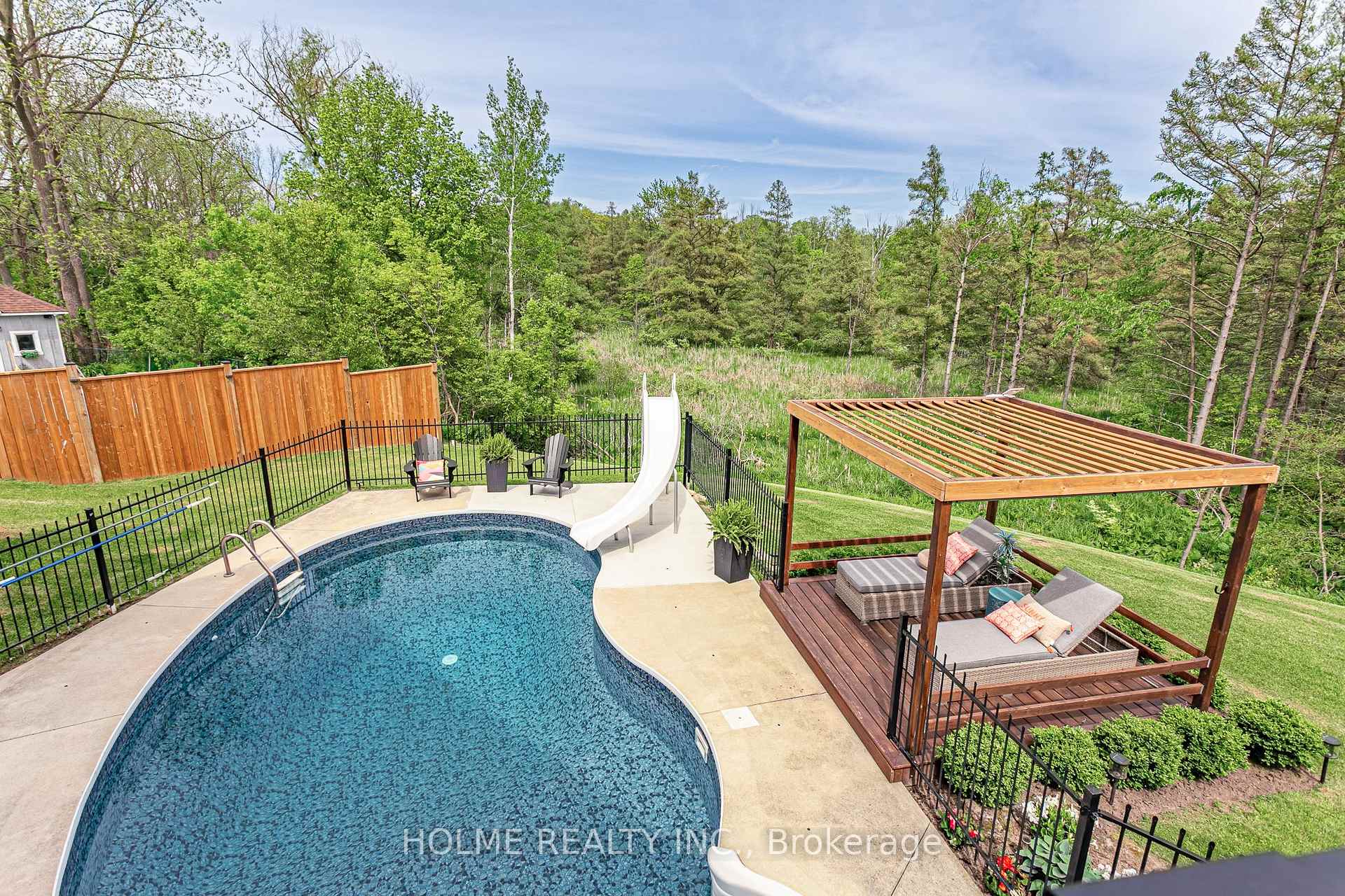 Photo 40 of 245 Riverview Drive, Strathroy-Caradoc, NE — HOMEH