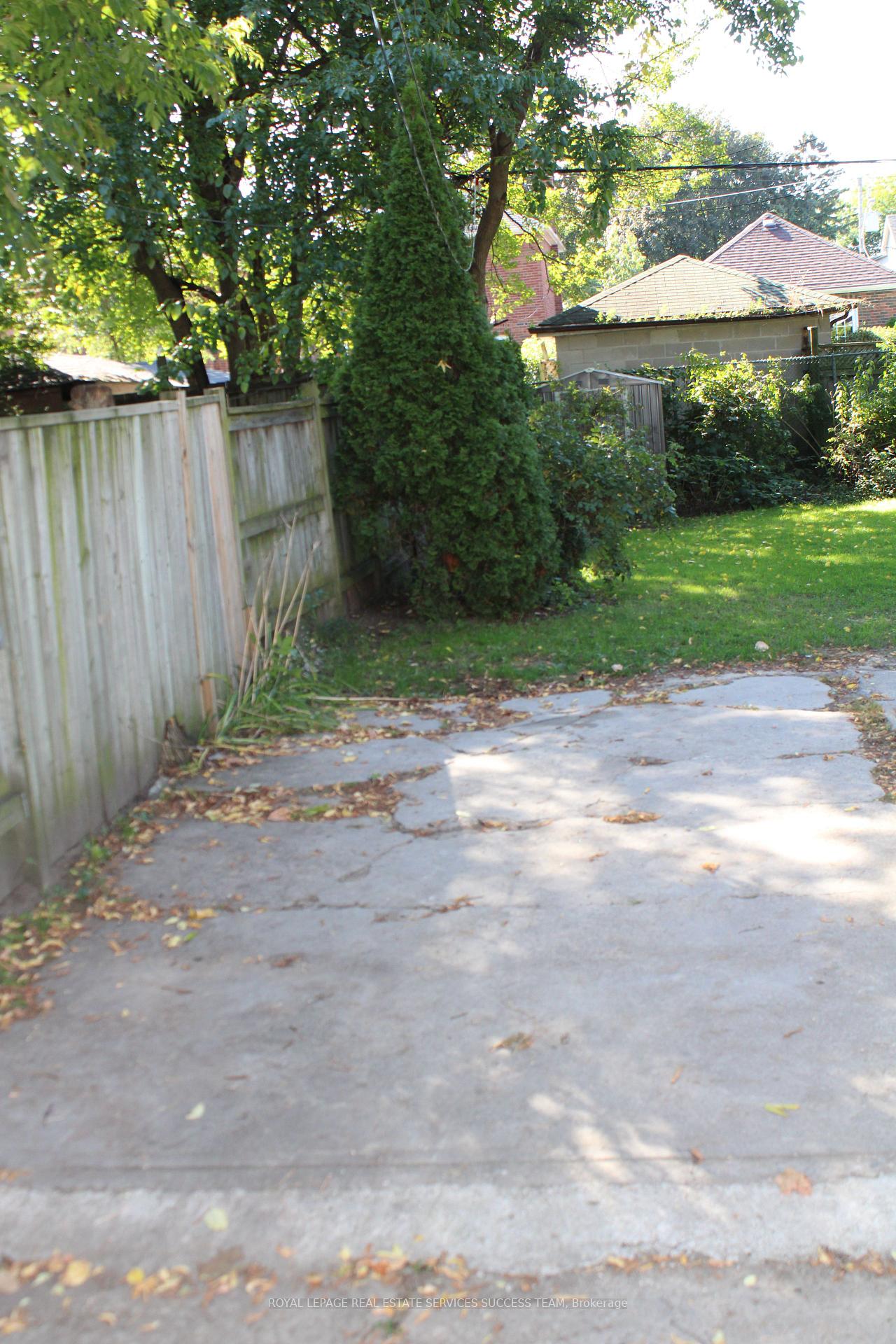 Photo 18 of Unit Bsmt, 10 Don Mills Road, Toronto, East York — HOMEH