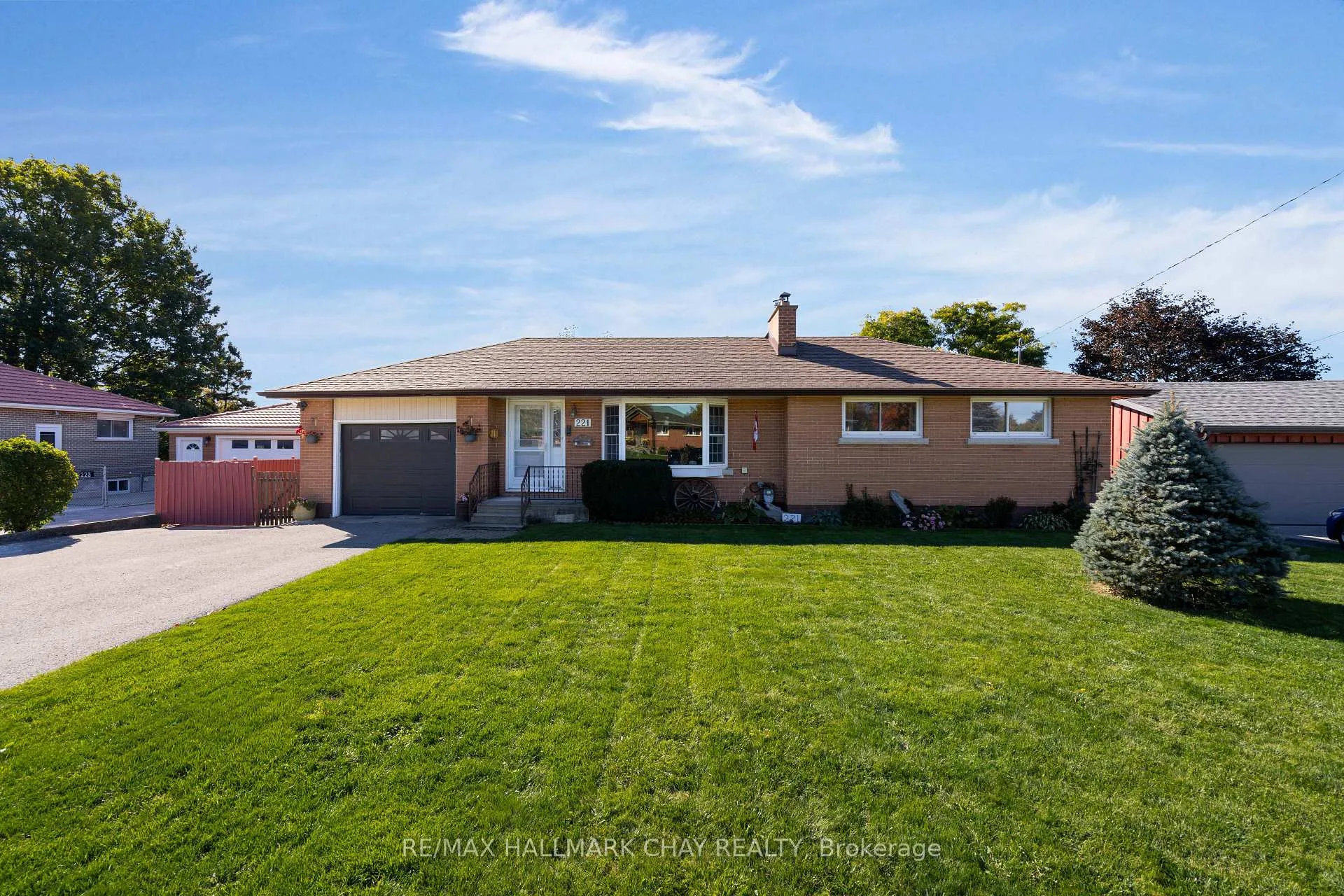 Photo 2 of 221 Warnica Road, Barrie, Painswick North — HOMEH