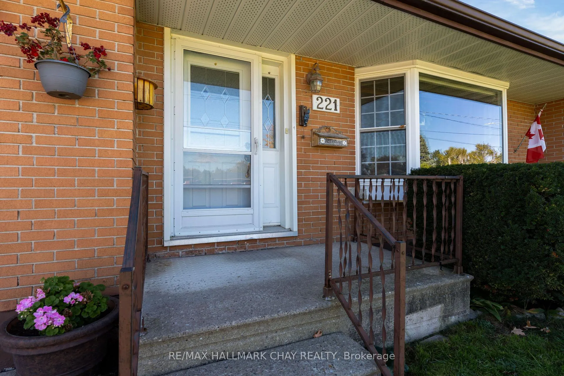 Photo 6 of 221 Warnica Road, Barrie, Painswick North — HOMEH