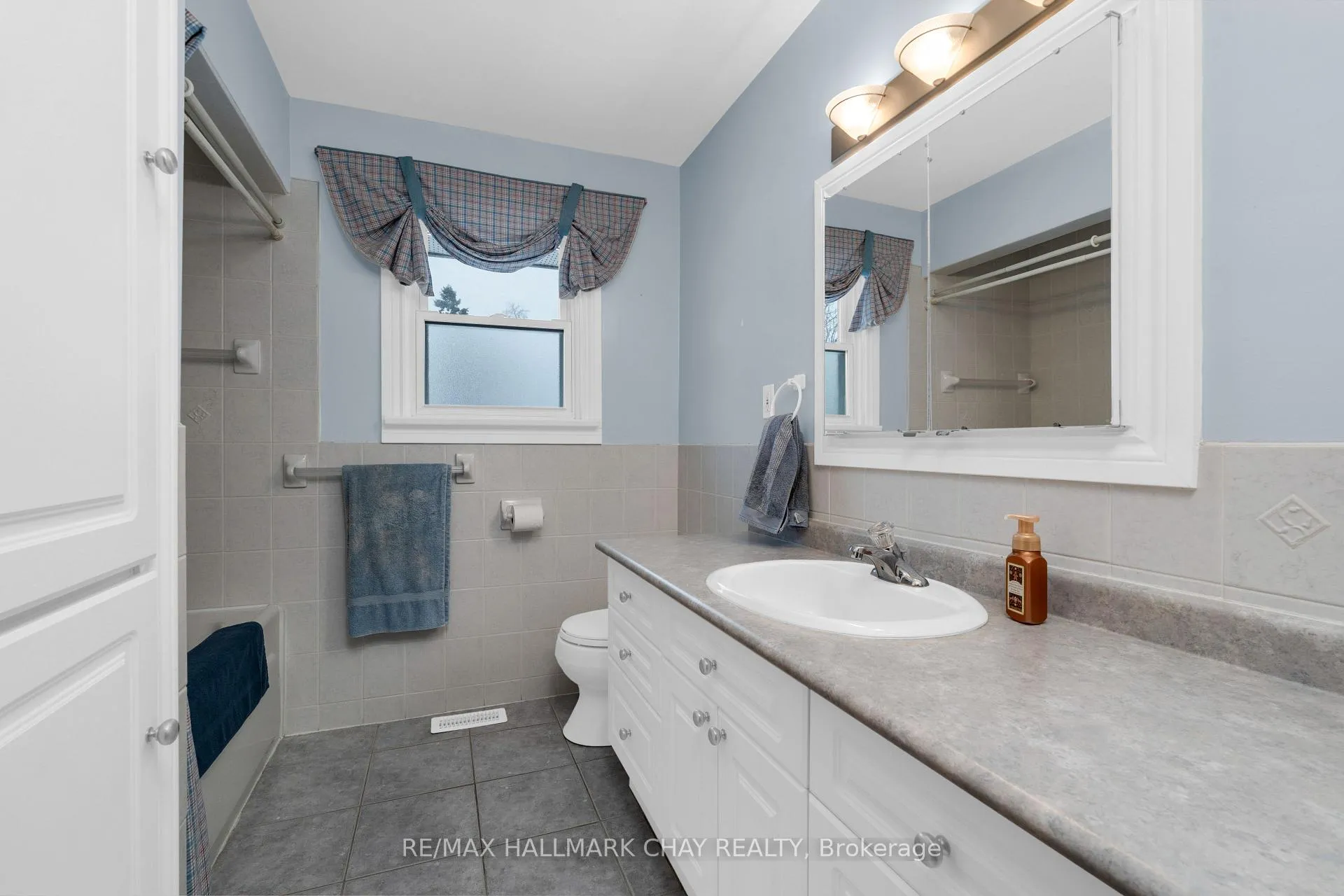 Photo 20 of 221 Warnica Road, Barrie, Painswick North — HOMEH