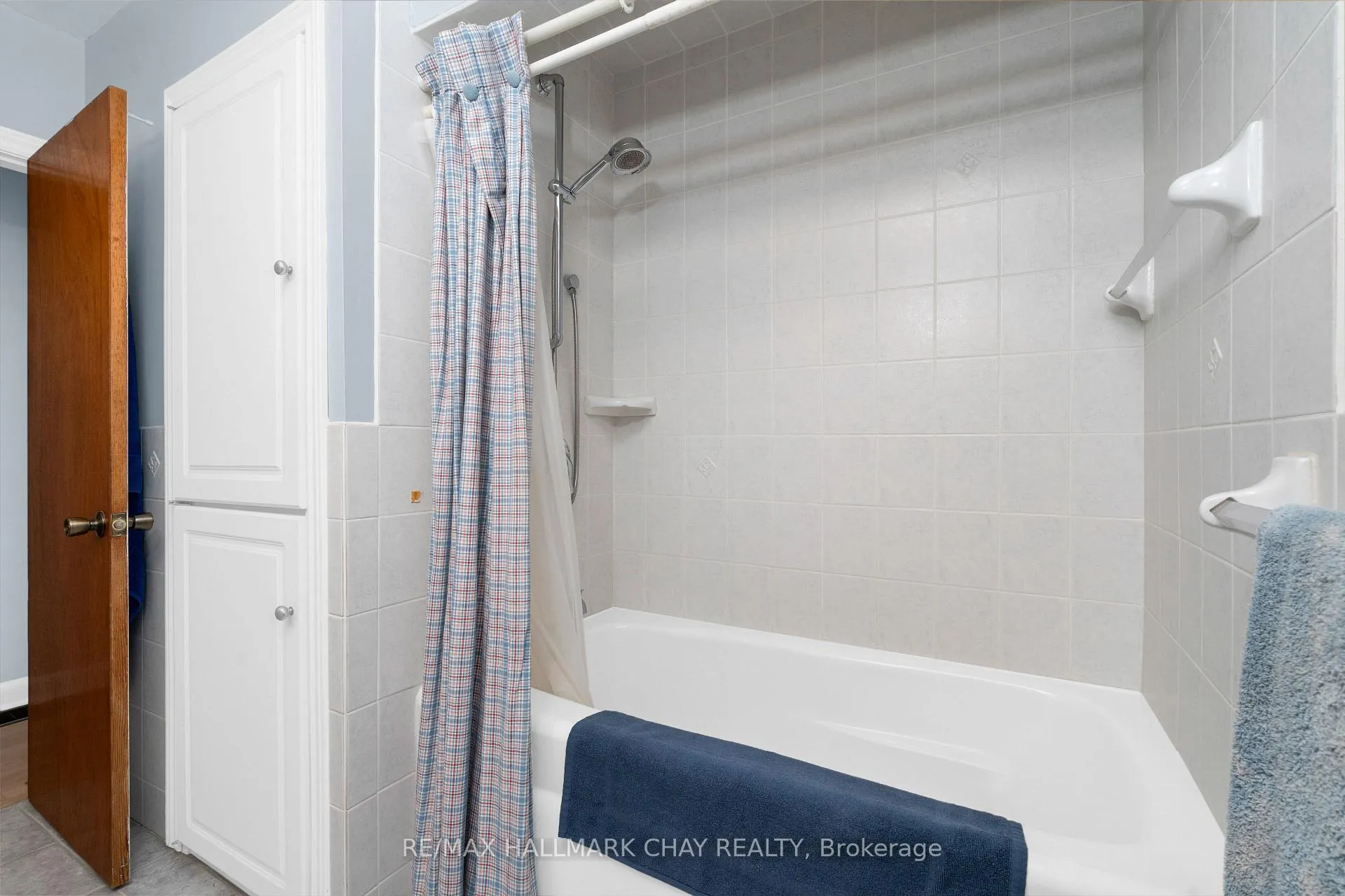 Photo 21 of 221 Warnica Road, Barrie, Painswick North — HOMEH