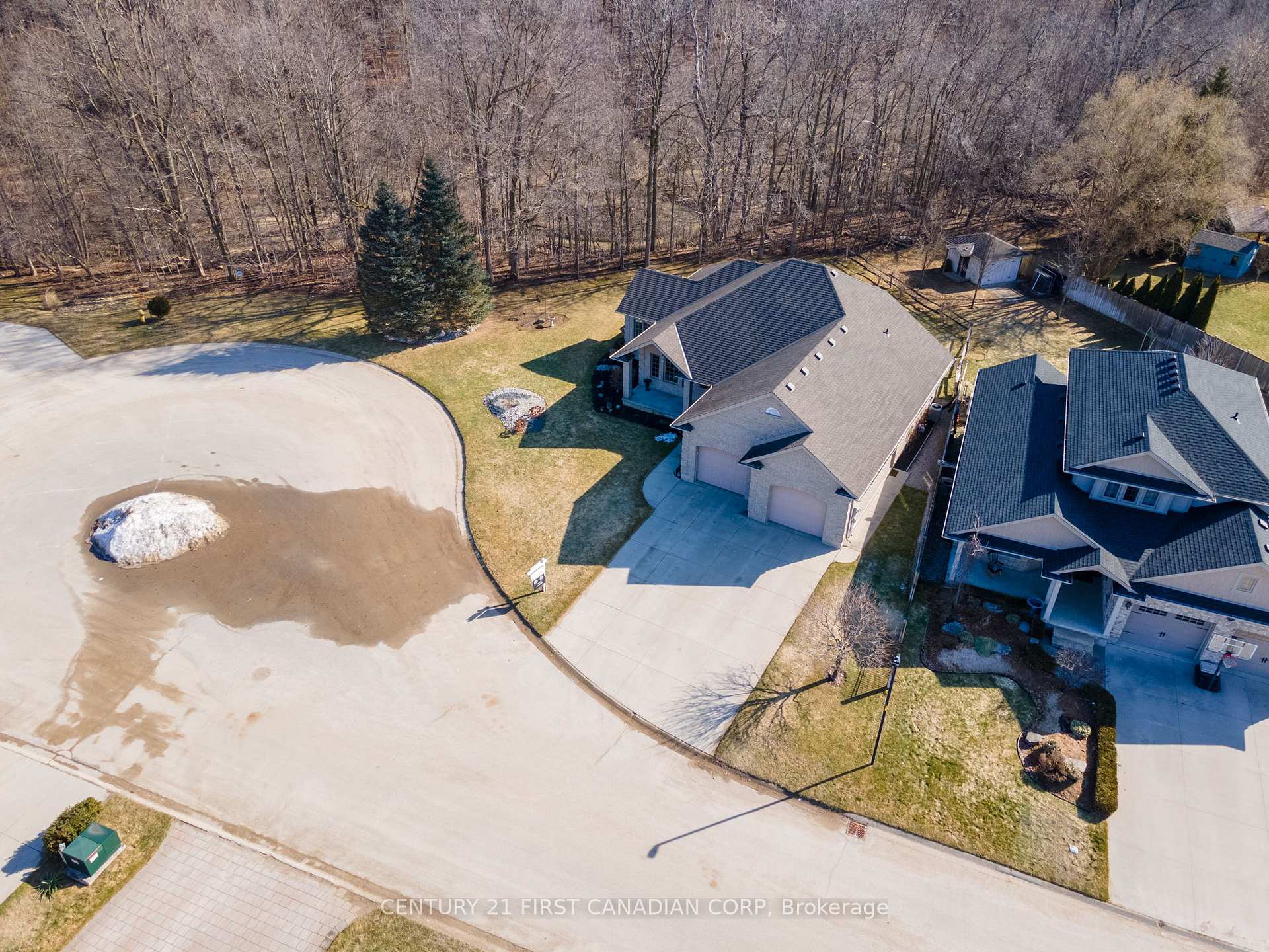 Photo 3 of 487 Petersen Avenue, Strathroy-Caradoc, NE — HOMEH