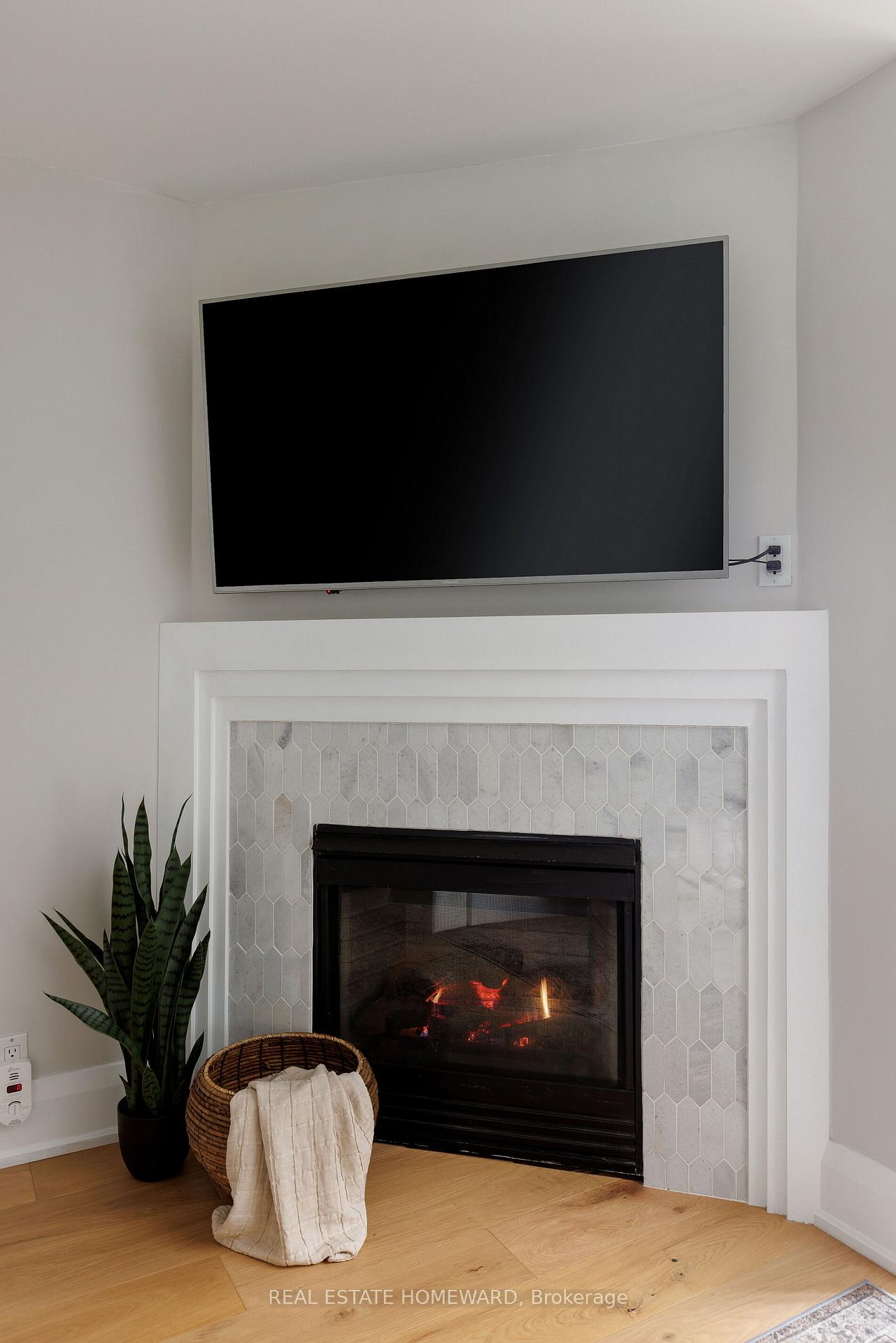 Photo 10 of 403 Scarborough Road, Toronto, East End-Danforth — HOMEH