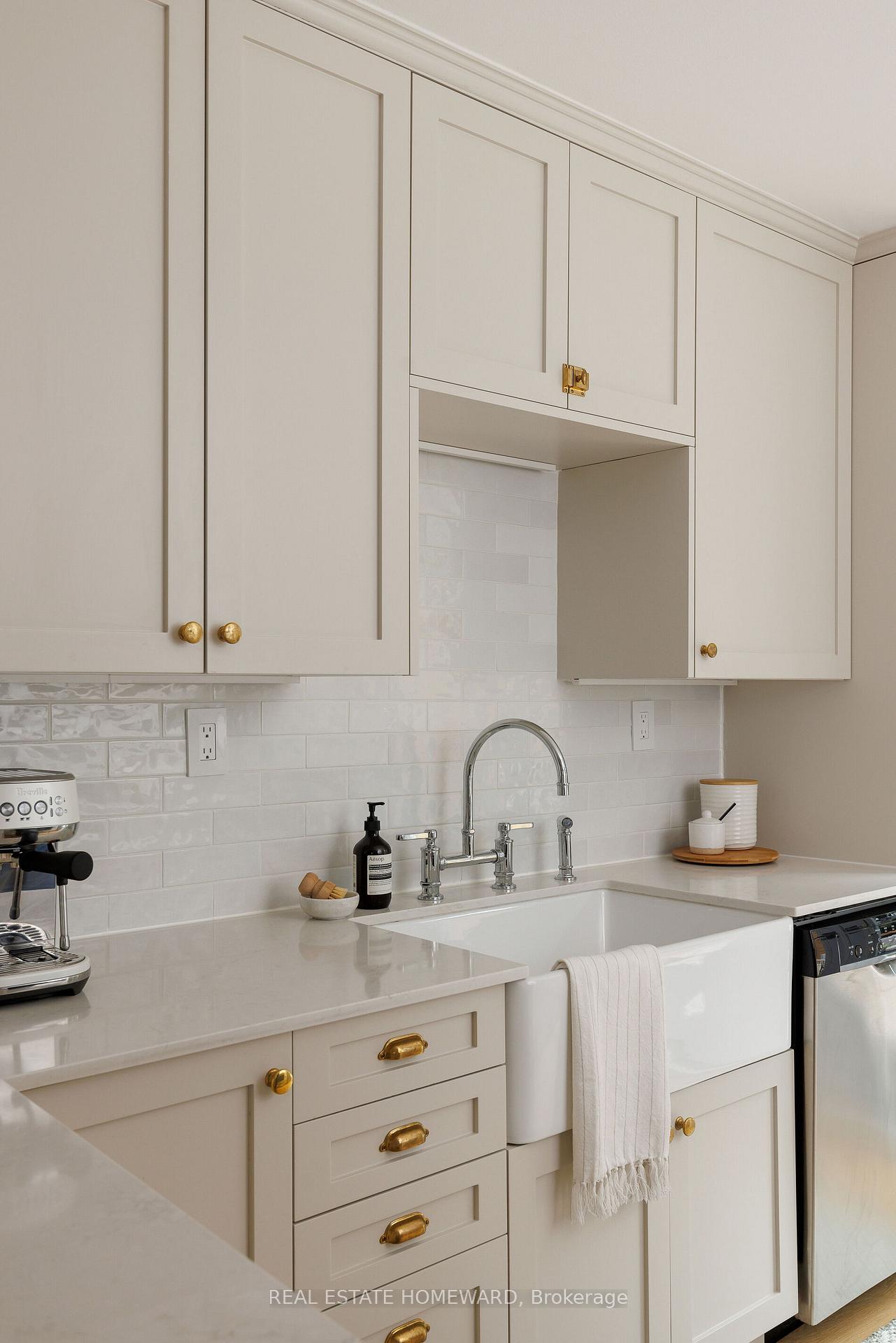 Photo 17 of 403 Scarborough Road, Toronto, East End-Danforth — HOMEH